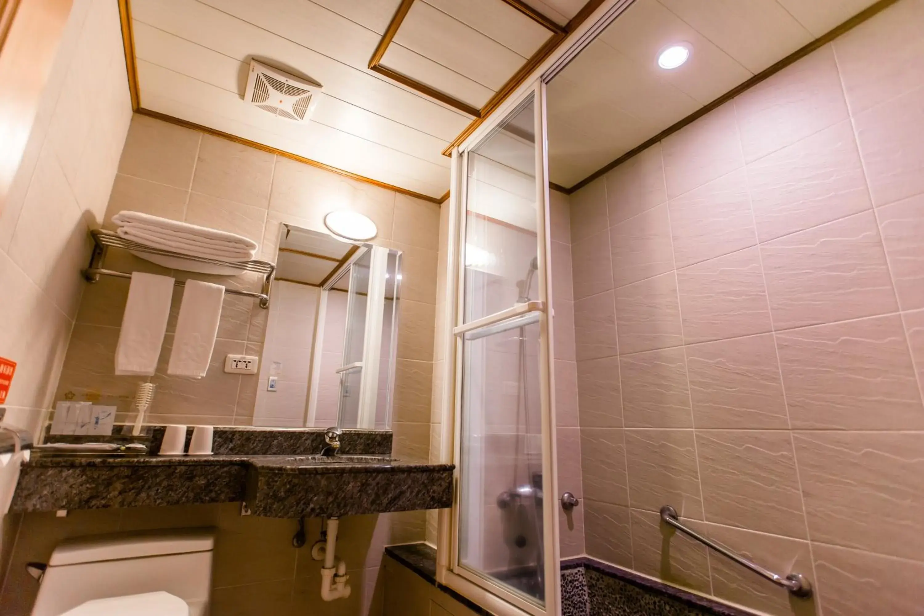 Bathroom in Kingshi Hotel