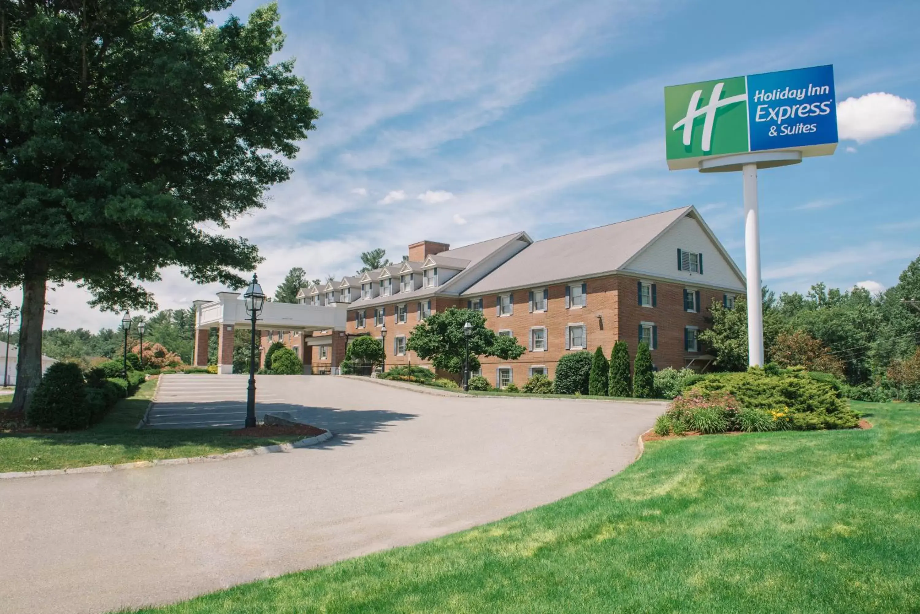 Property building in Holiday Inn Express and Suites Merrimack, an IHG Hotel