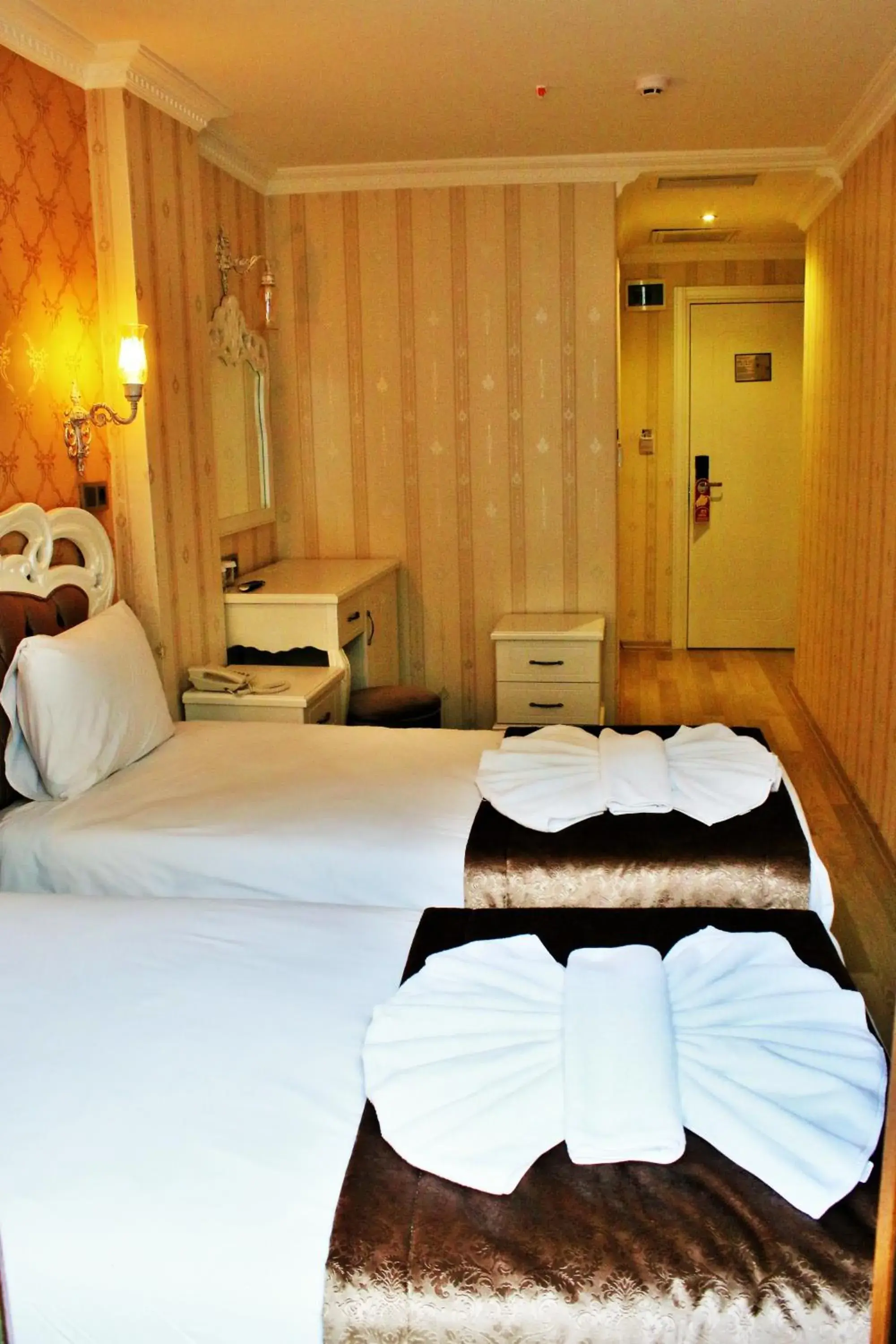Photo of the whole room, Bed in Sultanahmet Newport Hotel