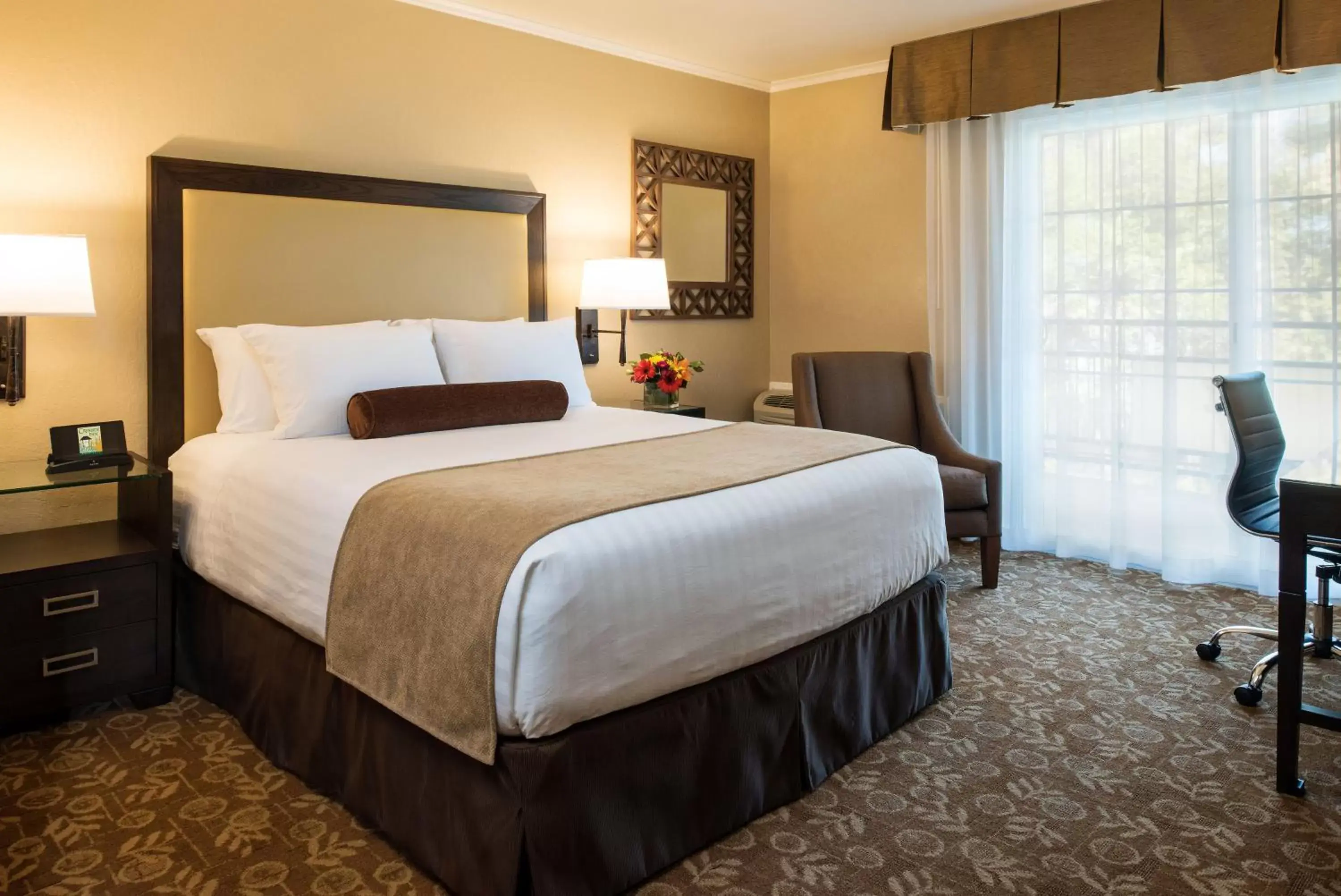 Bed in The Creekside Inn Bed in The Creekside Inn