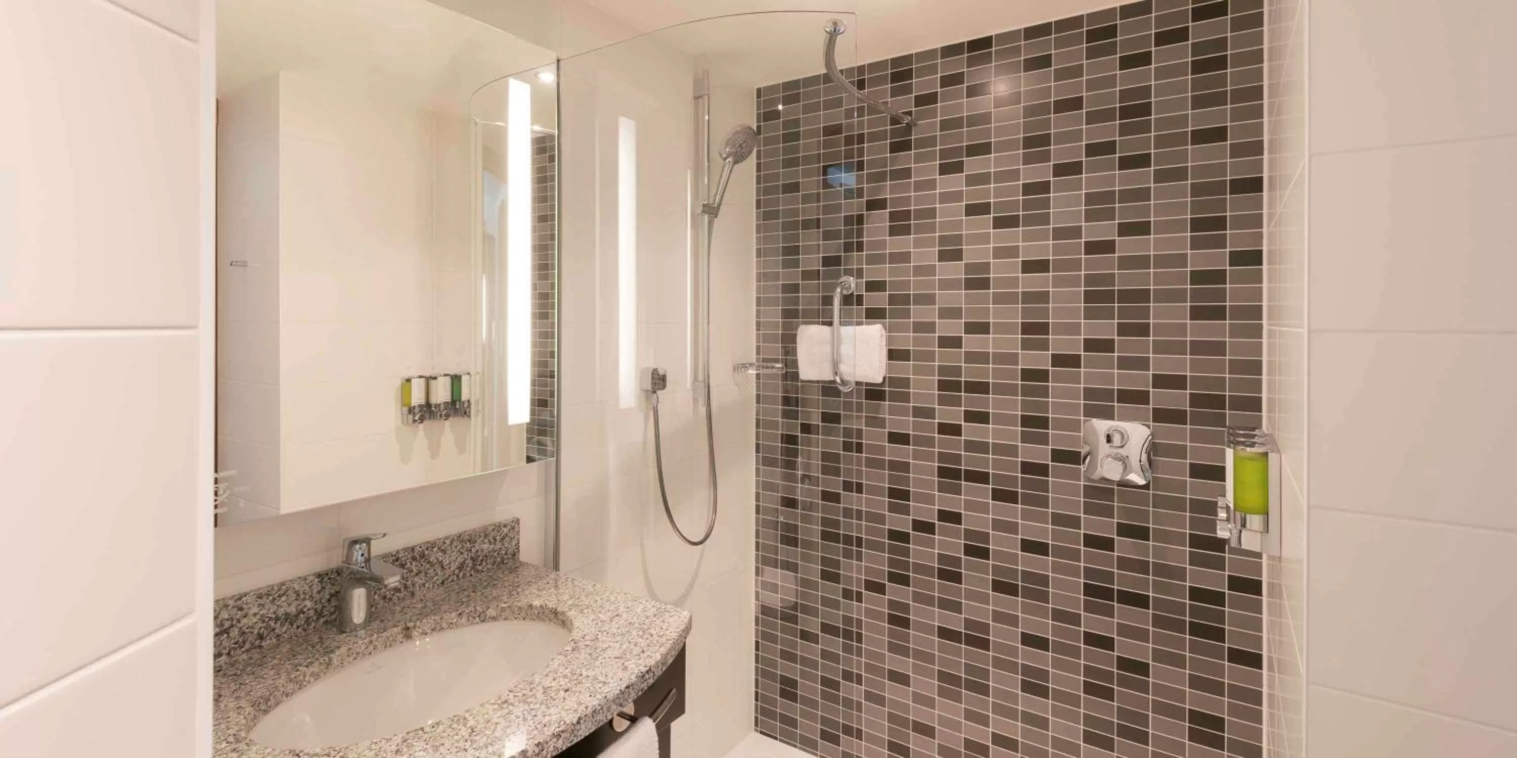 Bathroom in Hampton by Hilton Frankfurt City Centre