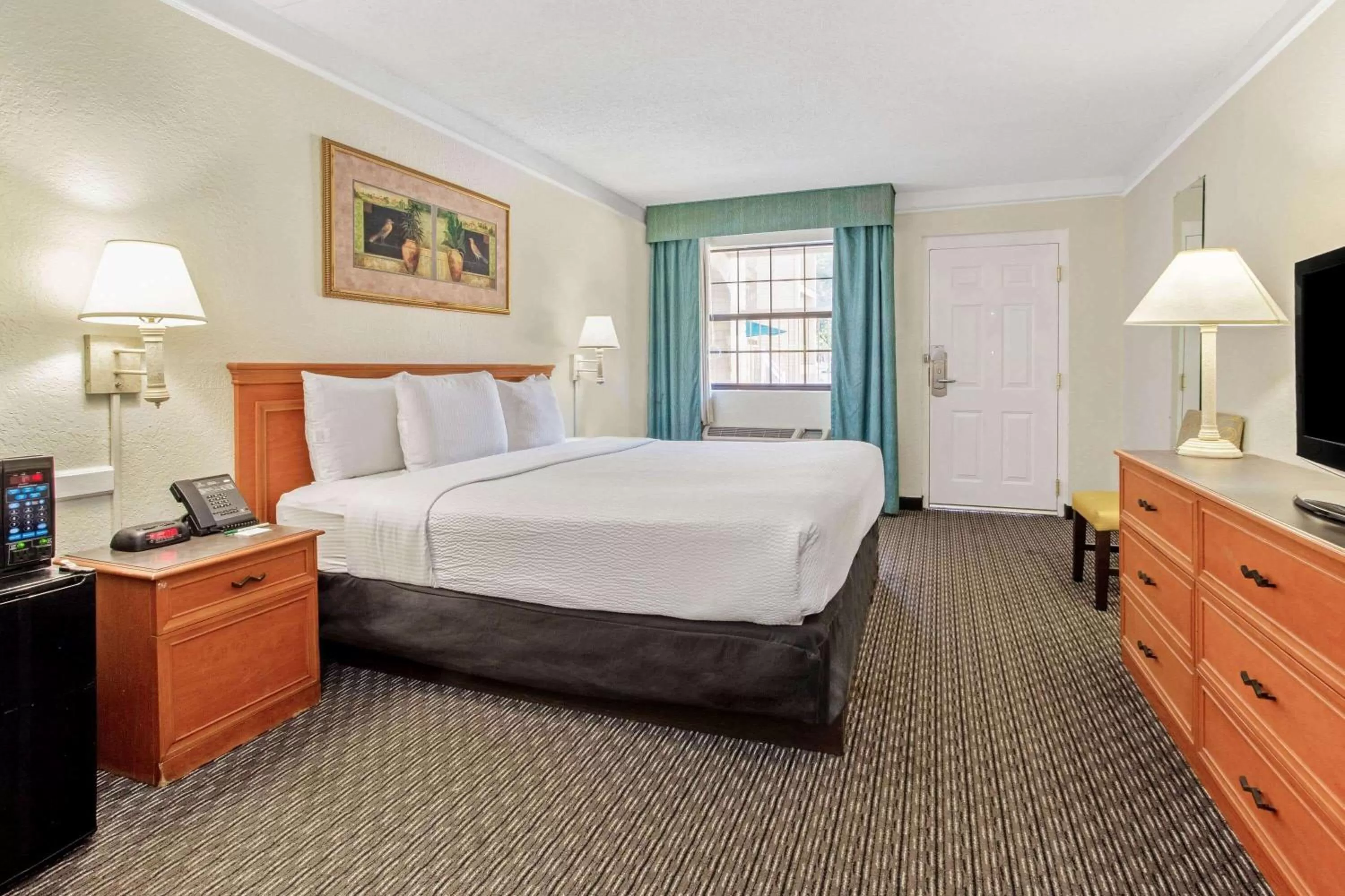 Photo of the whole room, Bed in La Quinta by Wyndham Pinellas Park St Peterburg Clearwater