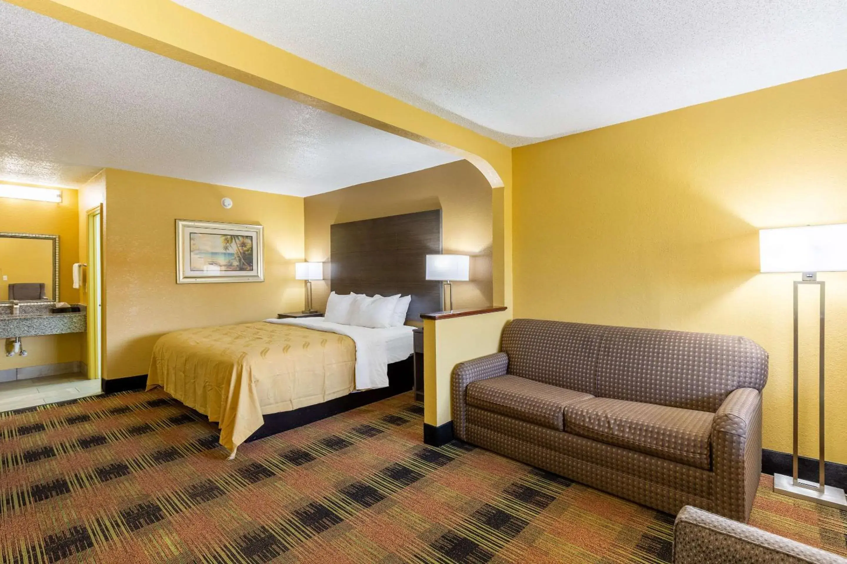 Photo of the whole room, Bed in Quality Inn Mobile West Tillmans Corner Mobile AL