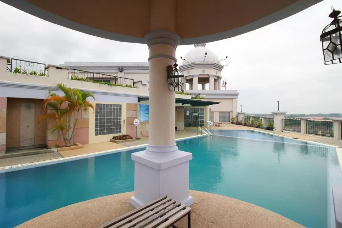 Swimming Pool in Grand Kampar Hotel