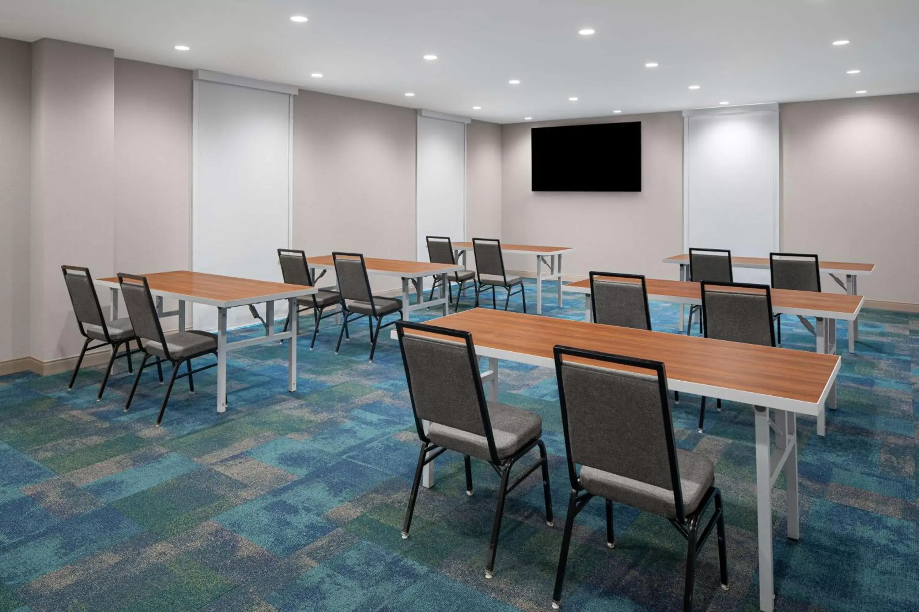 Meeting/conference room in Home2 Suites by Hilton Des Moines at Drake University