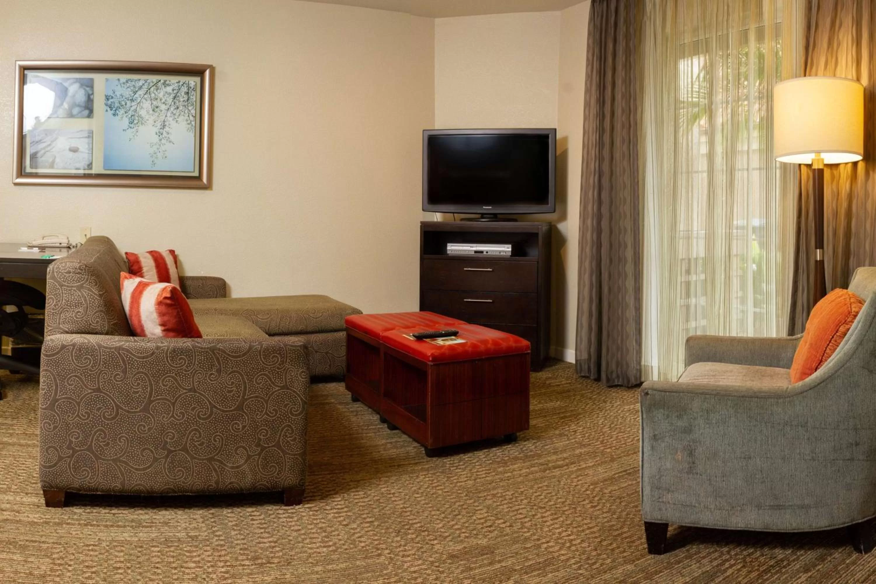 One-Bedroom Queen Suite with Roll-In Shower - Mobility Accessible in Sonesta ES Suites San Jose - Airport