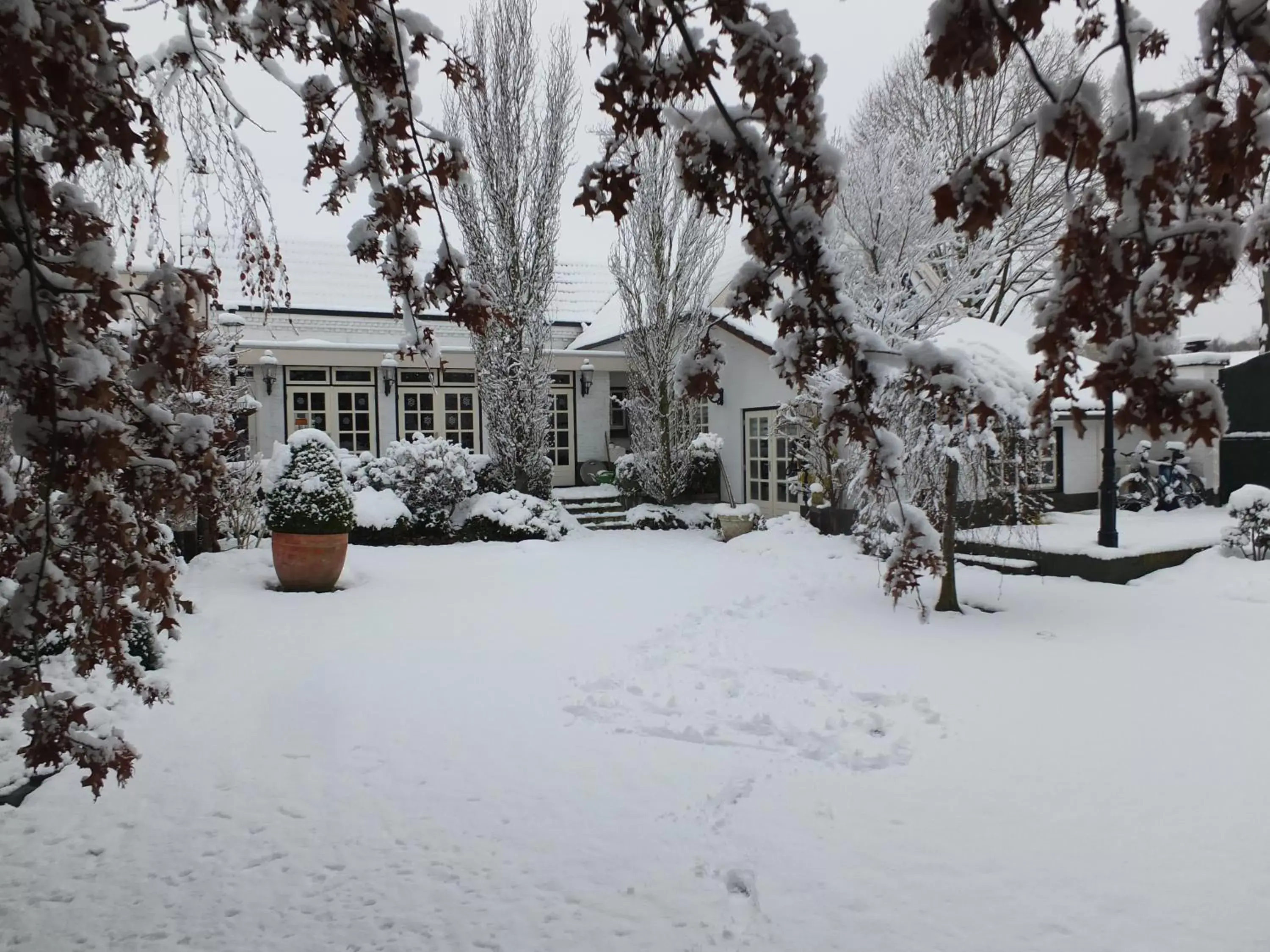 Facade/entrance, Winter in Hotel Restaurant Roerdalen