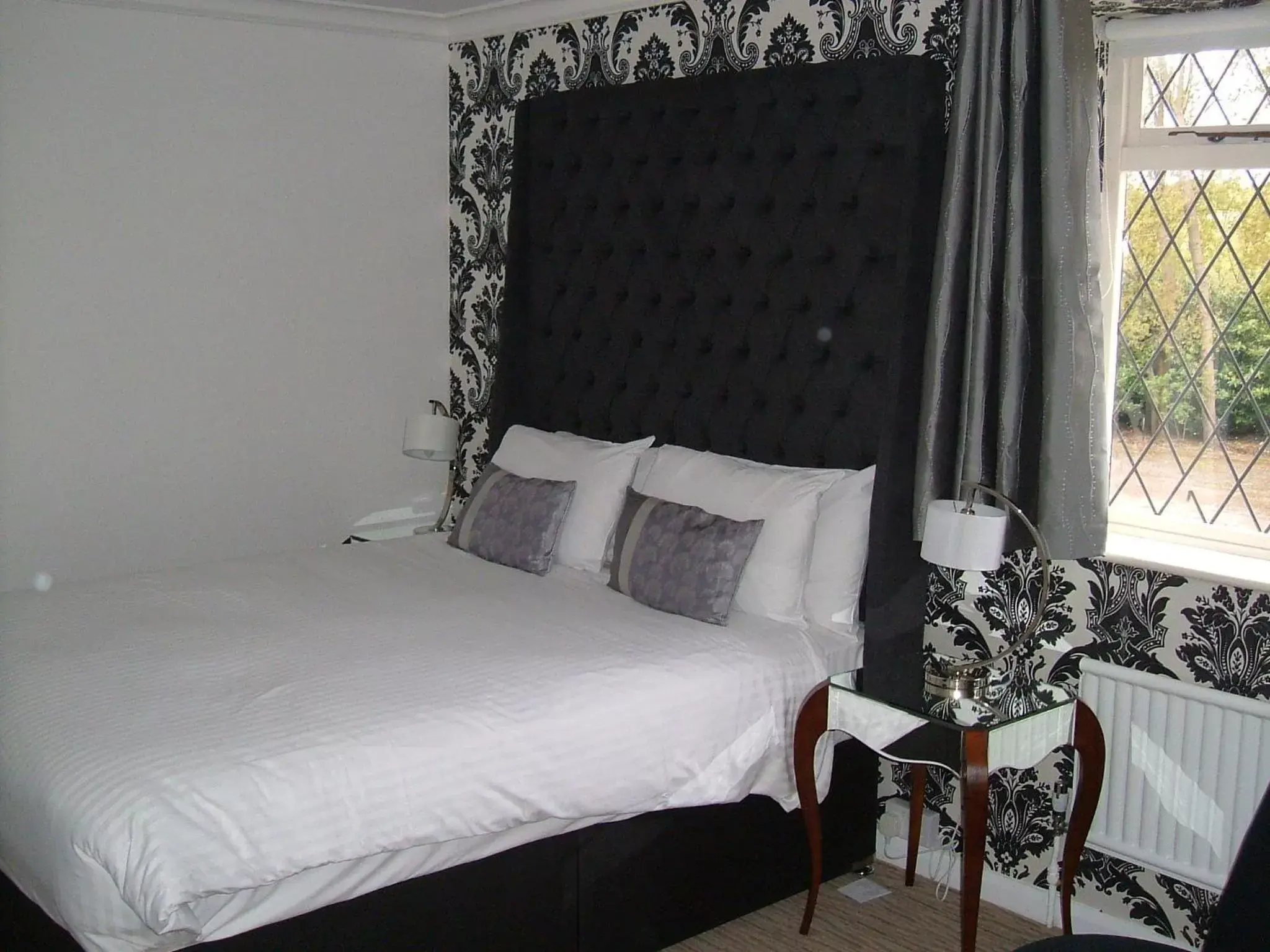 Bed in Barons Court Hotel Walsall