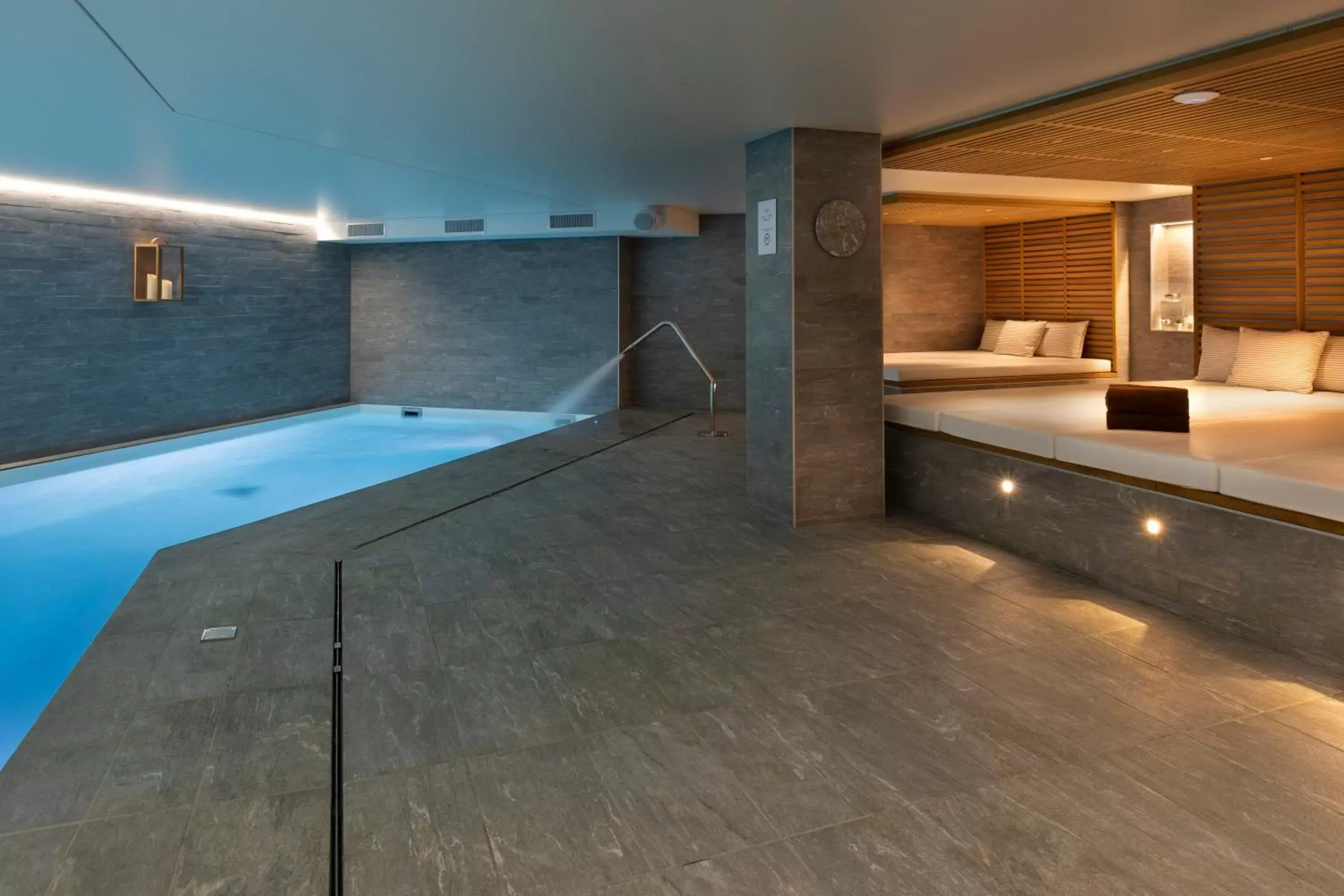 Swimming pool in St-Alban Hotel & Spa Swimming pool in St-Alban Hotel & Spa