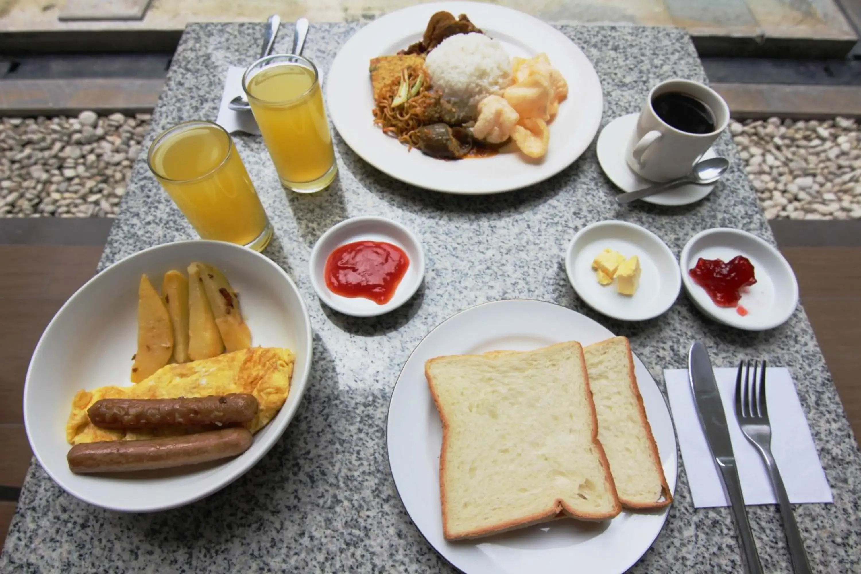 Breakfast in Choice Stay Hotel Denpasar