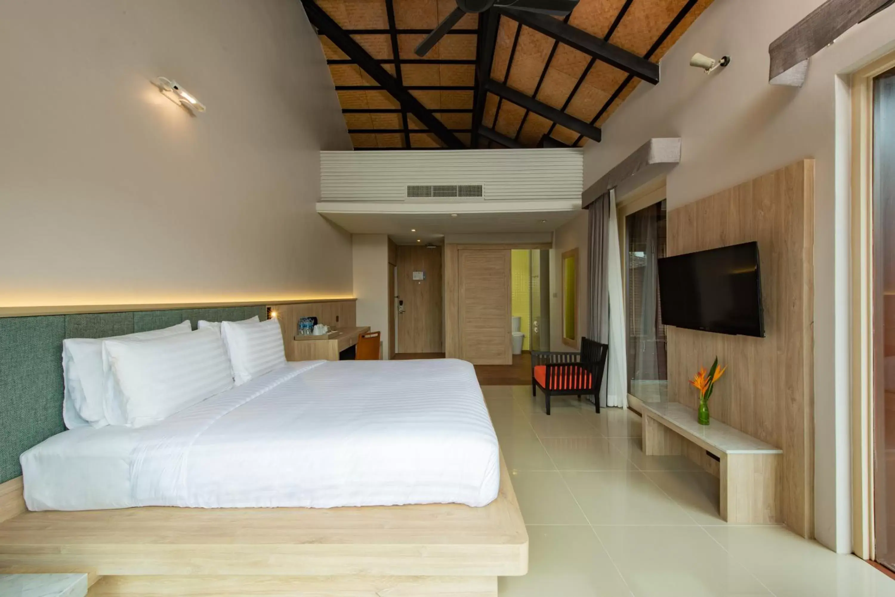 Bedroom, Bed in Holiday Ao Nang Beach Resort, Krabi - SHA Extra Plus