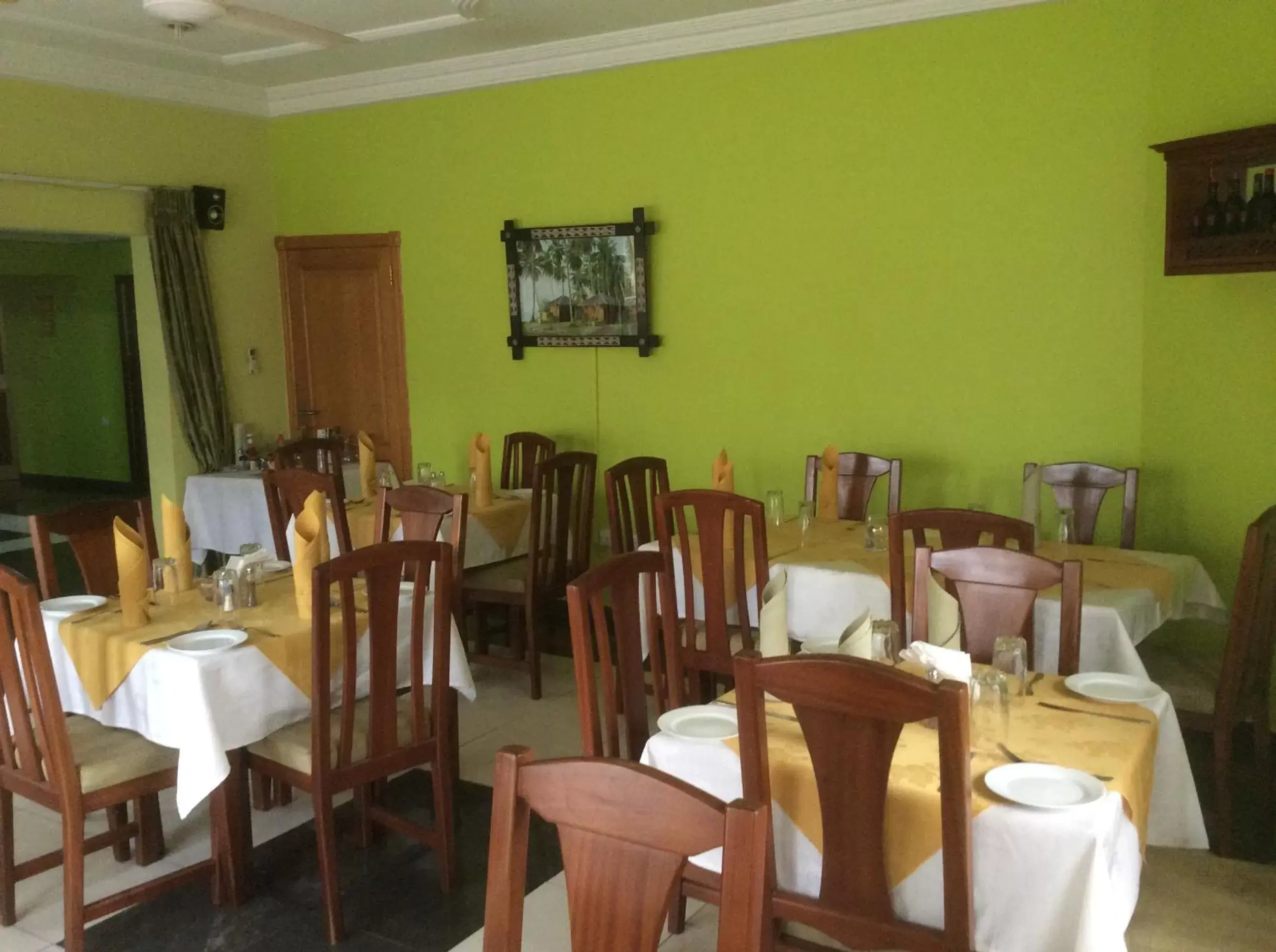 Restaurant/Places to Eat in Eastgate Hotel