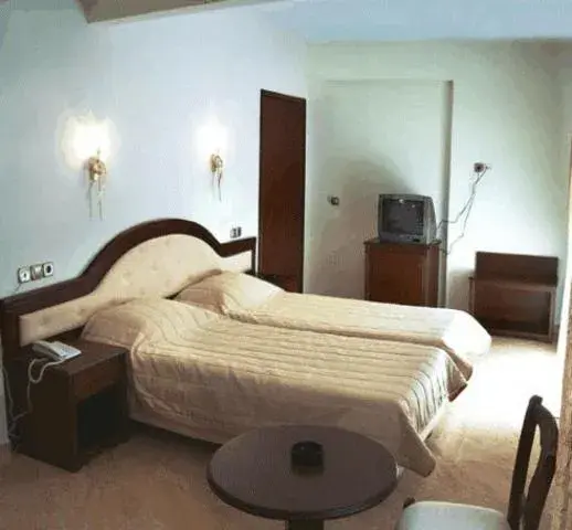 Photo of the whole room, Bed in Filippos