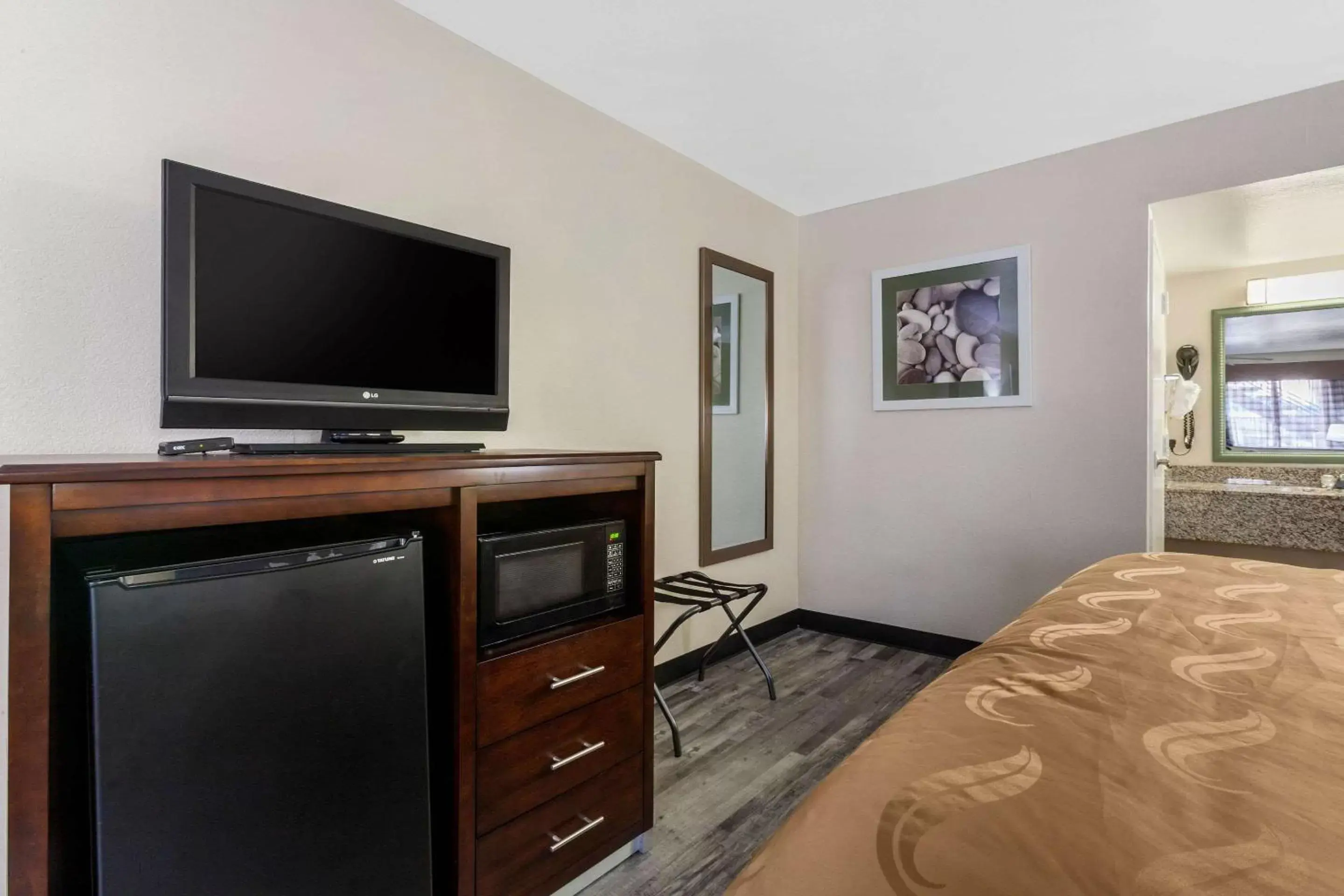 Photo of the whole room, TV/Entertainment Center in Quality Inn & Suites near Downtown Mesa