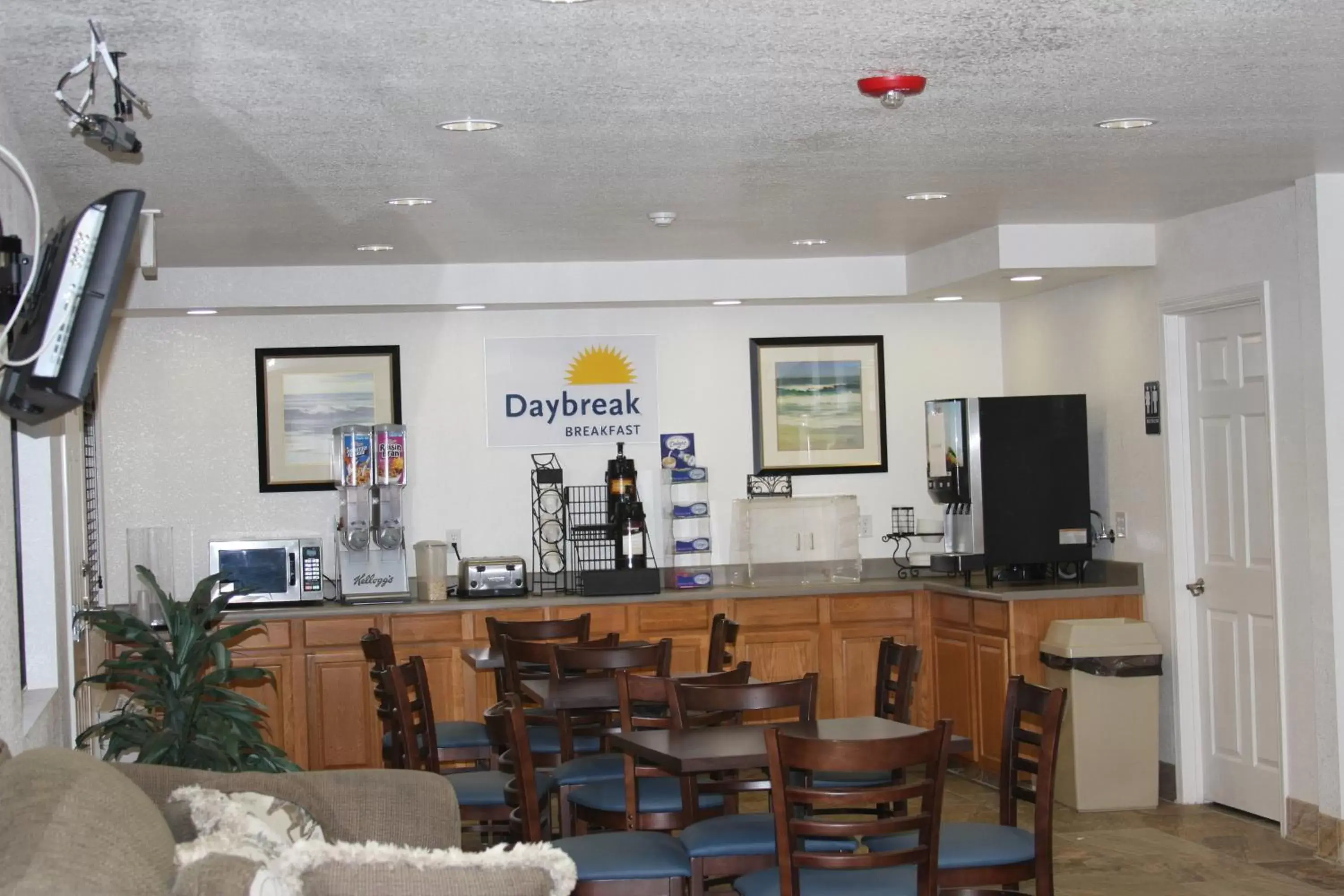 Restaurant/places to eat in Days Inn & Suites by Wyndham Needles
