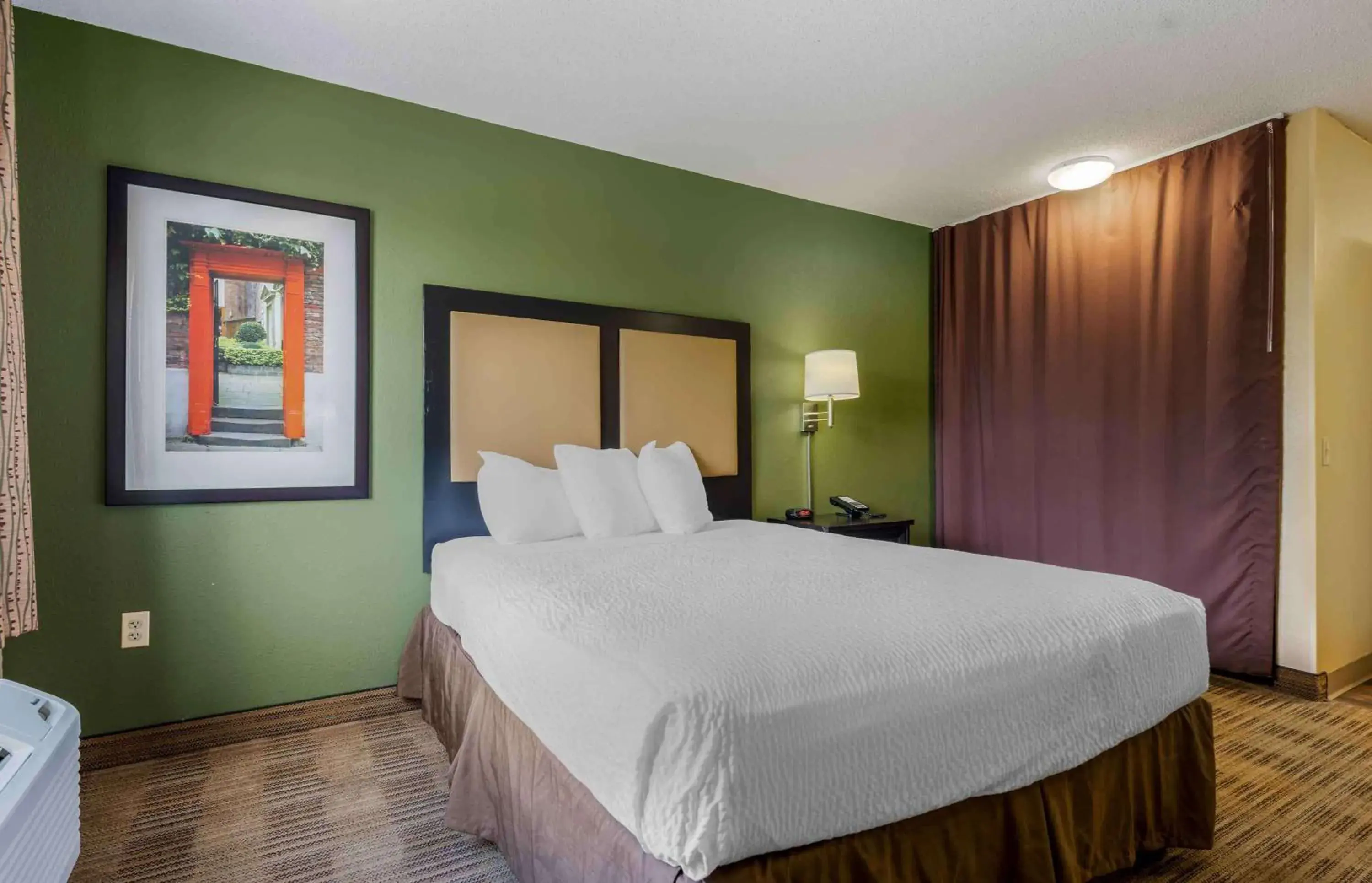 Bedroom, Bed in Extended Stay America Suites - Chicago - Gurnee