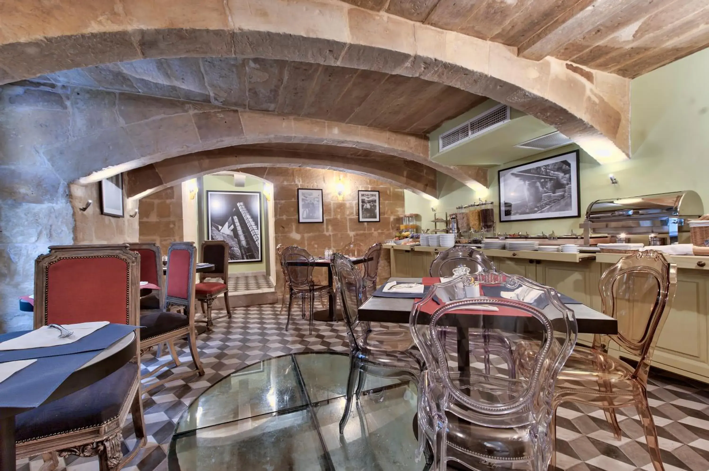 Food and drinks in Palazzo Consiglia - IK Collection Food and drinks in Palazzo Consiglia - IK Collection