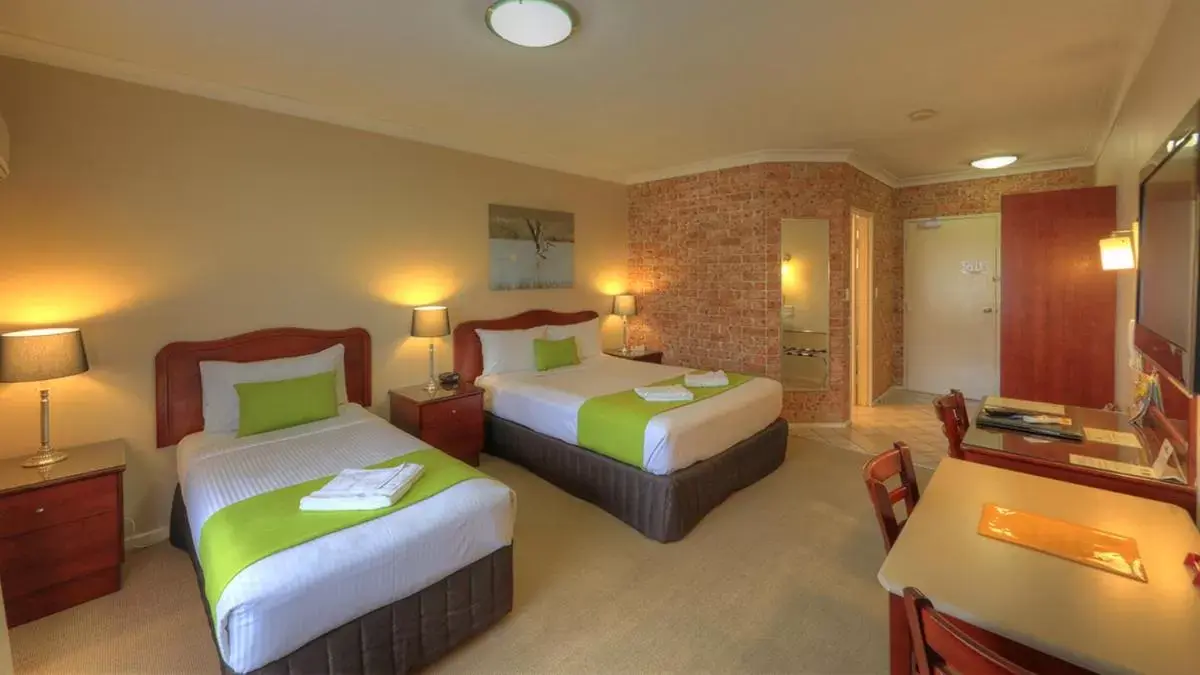 Bed in Endeavour Court Motor Inn