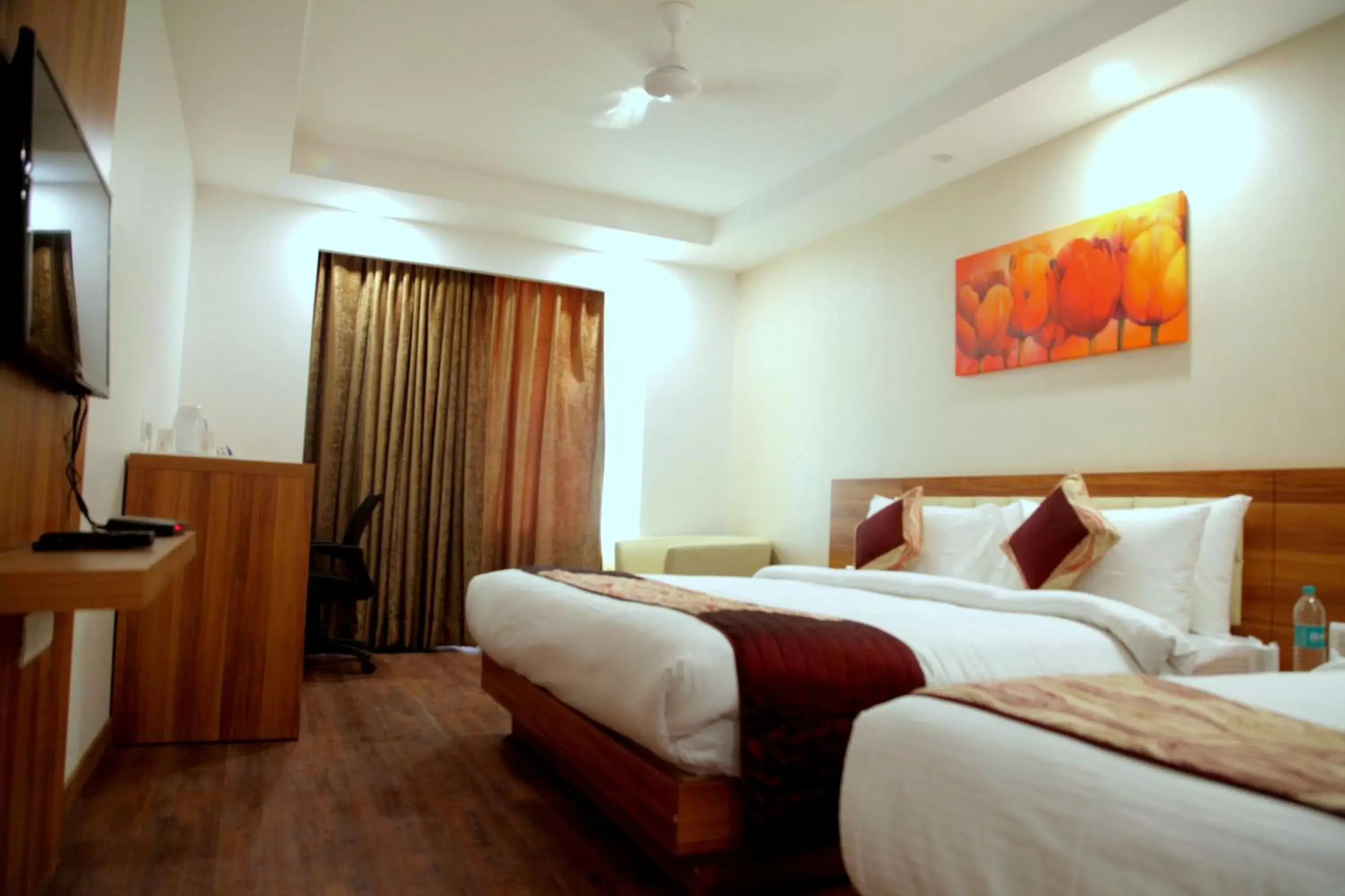 Photo of the whole room, Bed in Le Roi Jammu - Near Jammu Railway Station