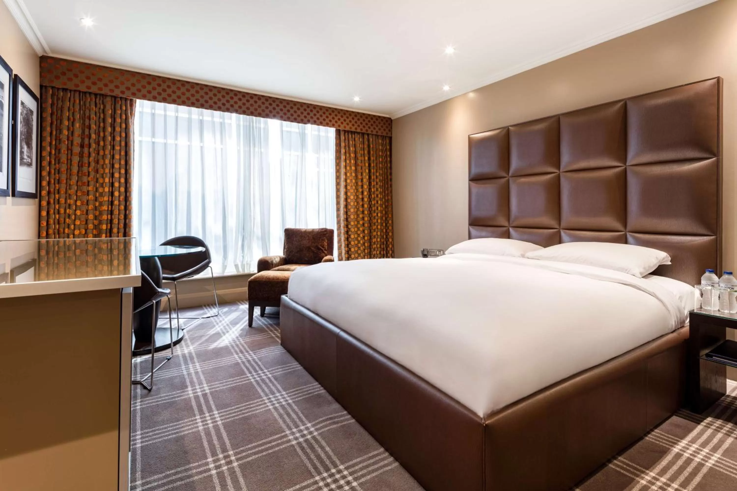 Photo of the whole room, Bed in Radisson Blu Hotel, London Heathrow