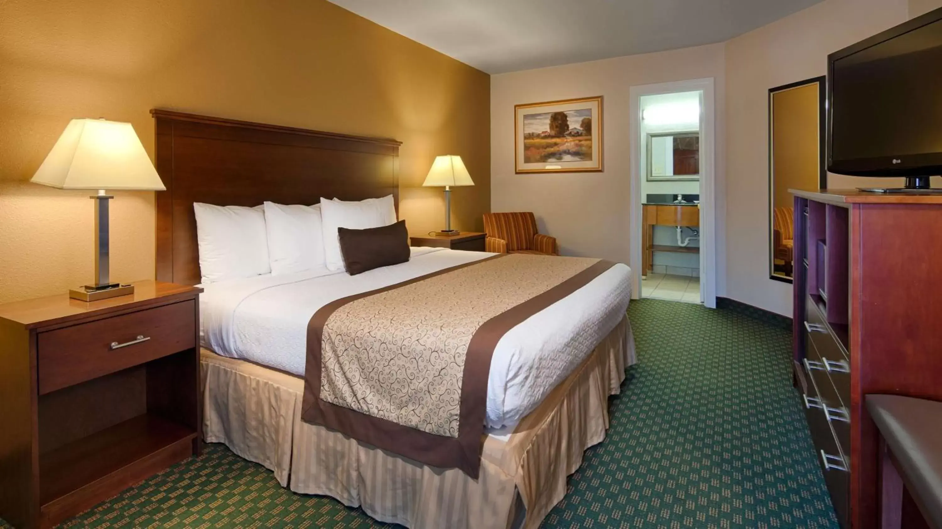King Suite in Best Western PLUS Governor's Inn Richmond