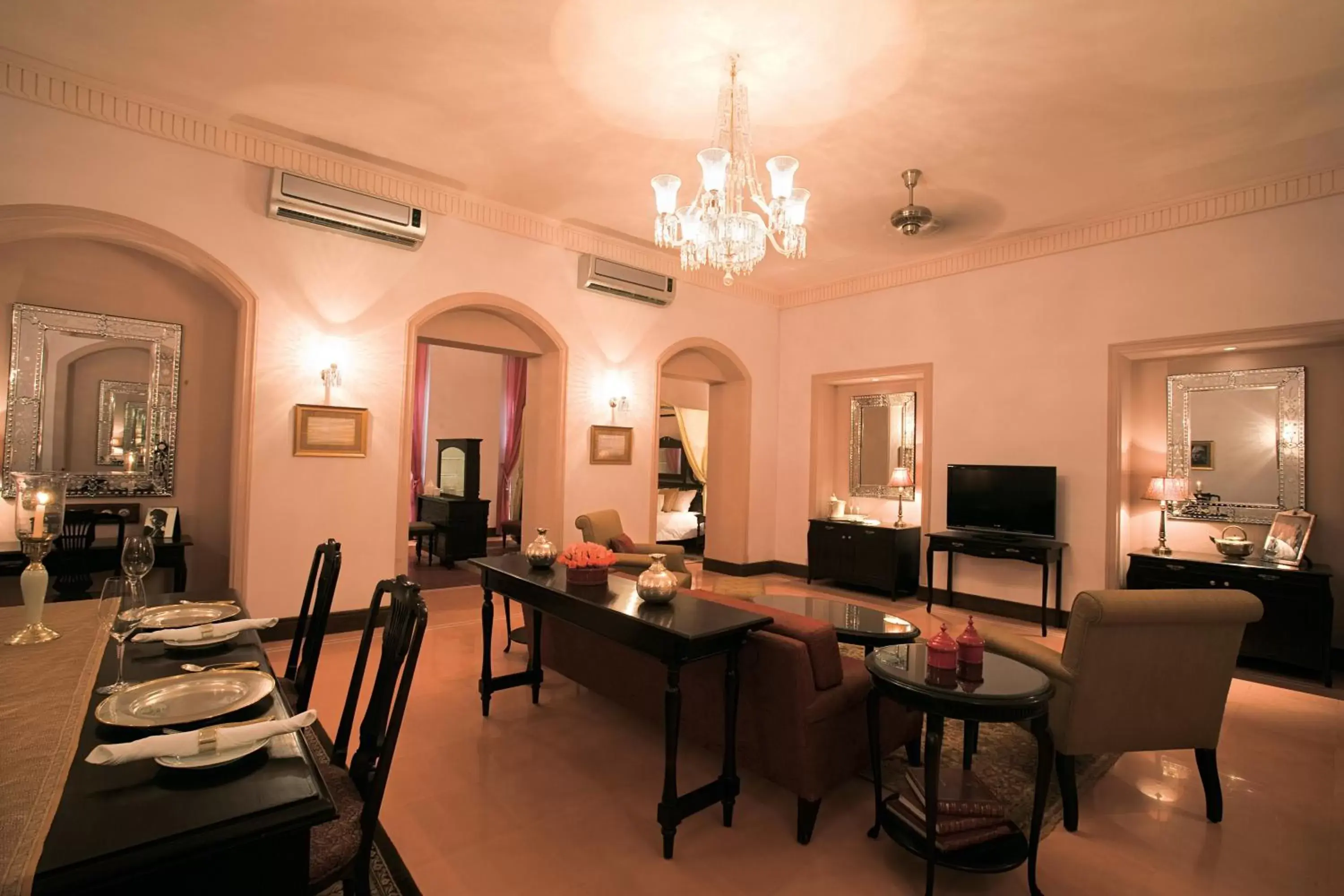 Royal Suite in Taj Nadesar Palace