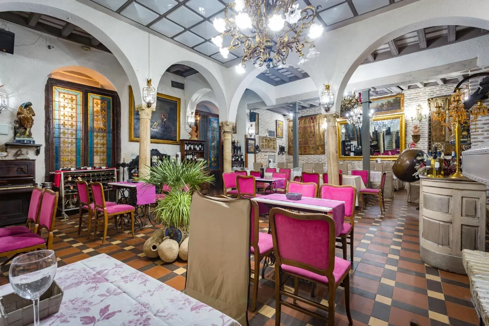 Restaurant/Places to Eat in Hotel Convento La Gloria