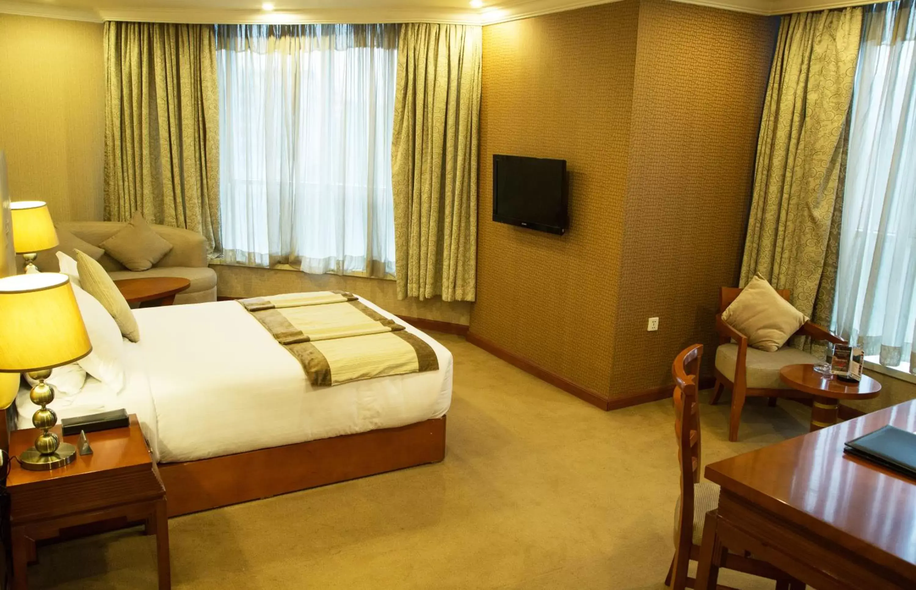 Bedroom, Bed in Jupiter International Hotel - Cazanchis