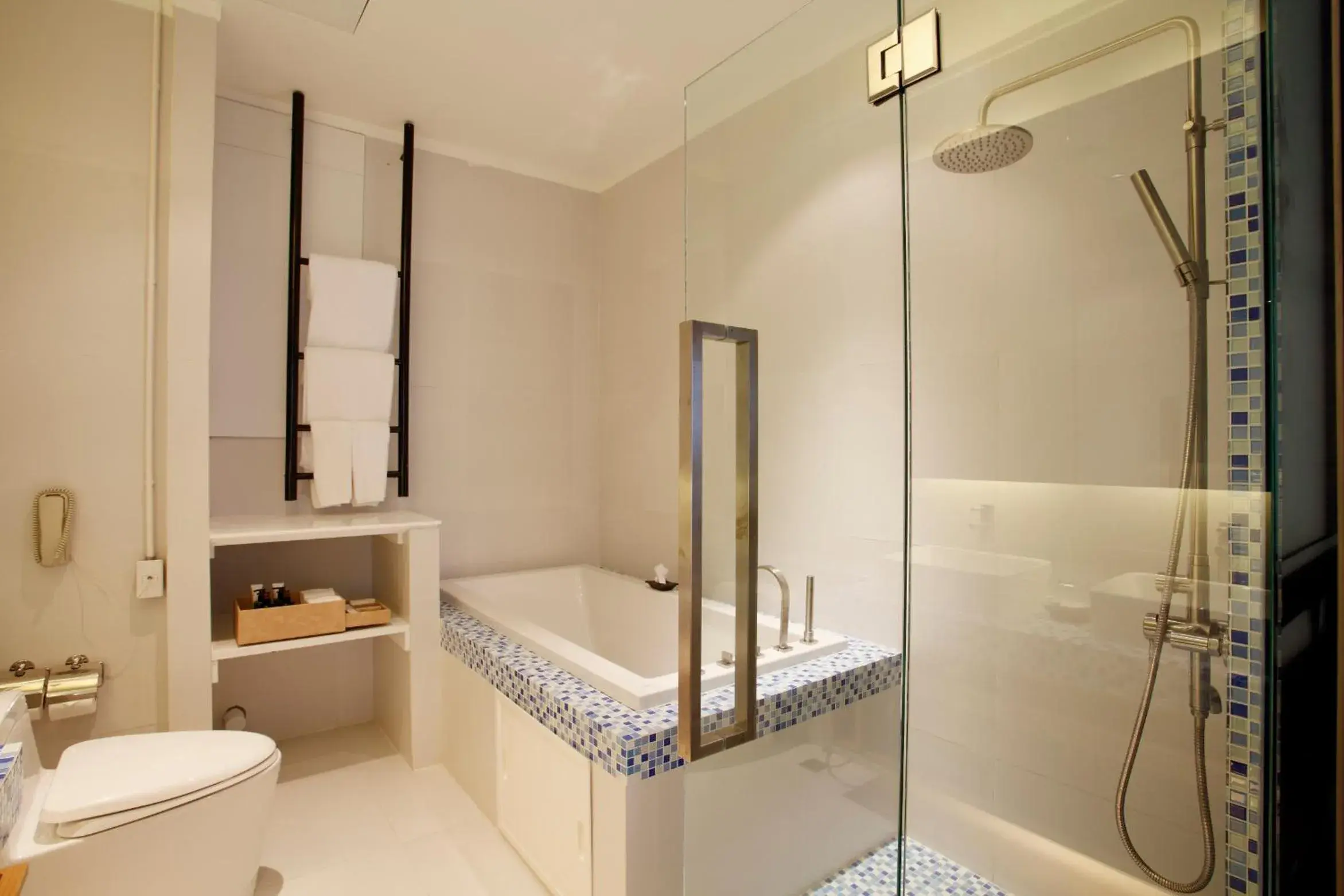 Bath, Bathroom in Pattaya Modus Beachfront Resort