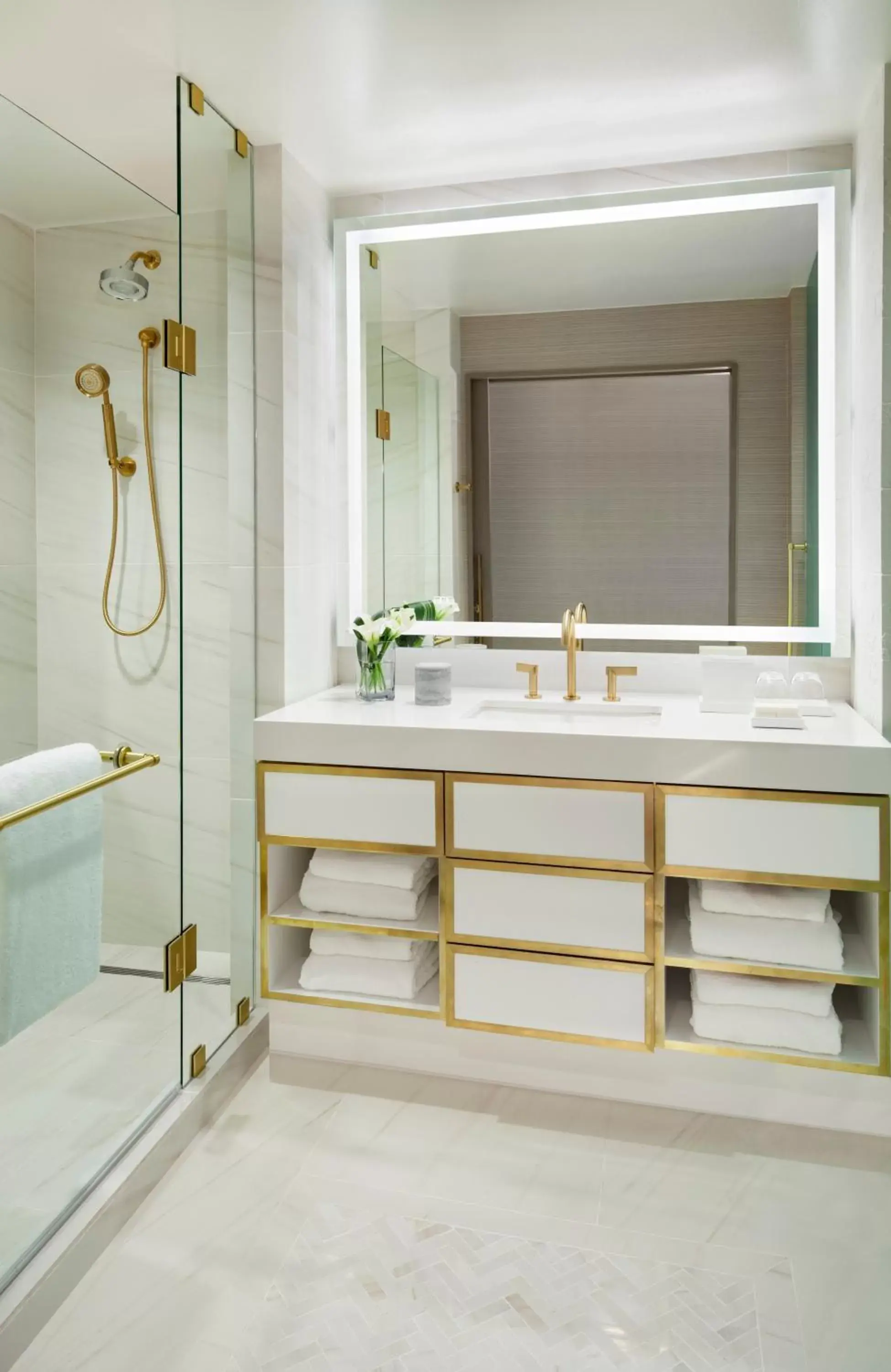 Shower, Bathroom in Hotel Crescent Court