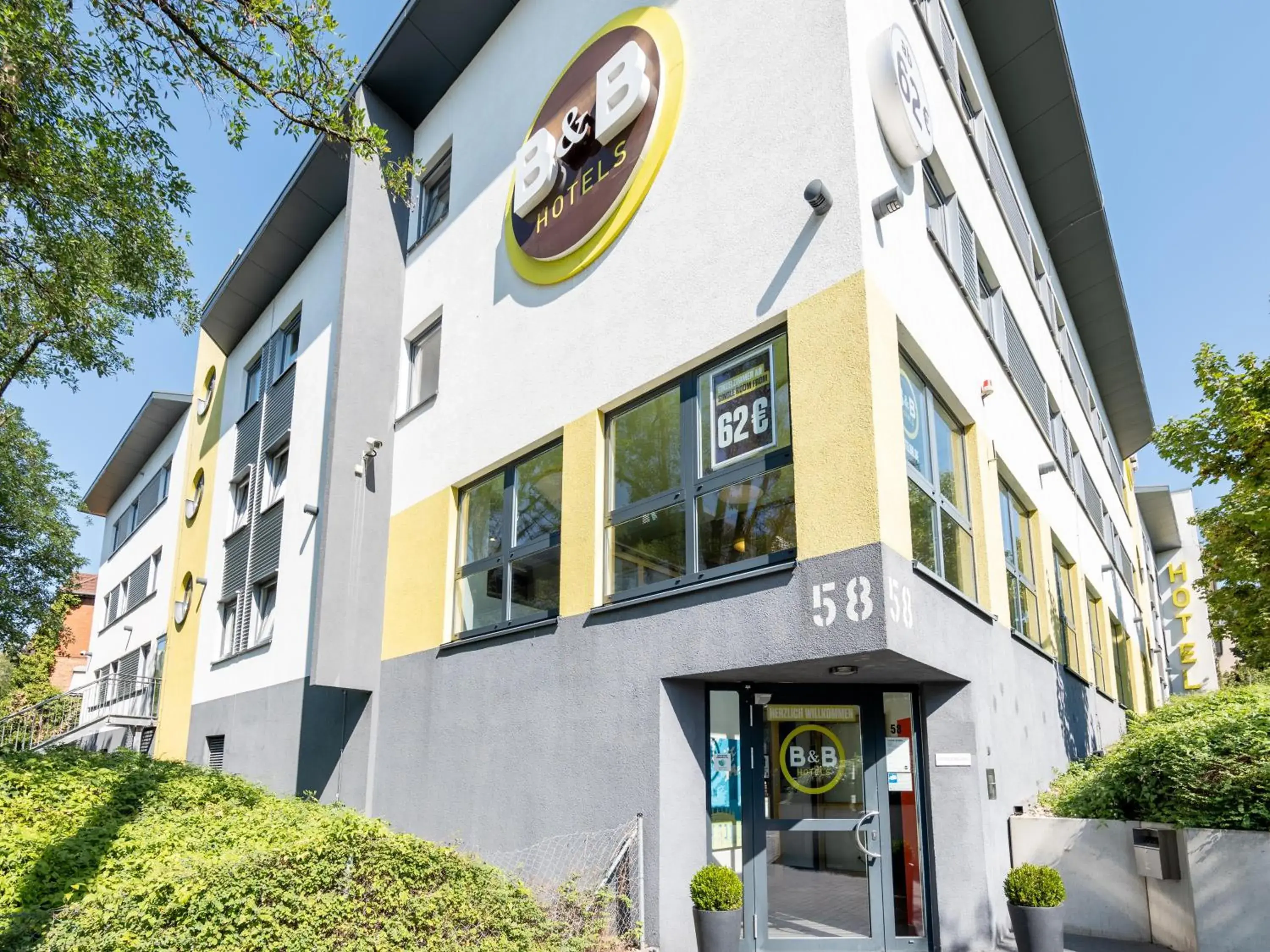 Property Building in B&B Hotel Stuttgart-City