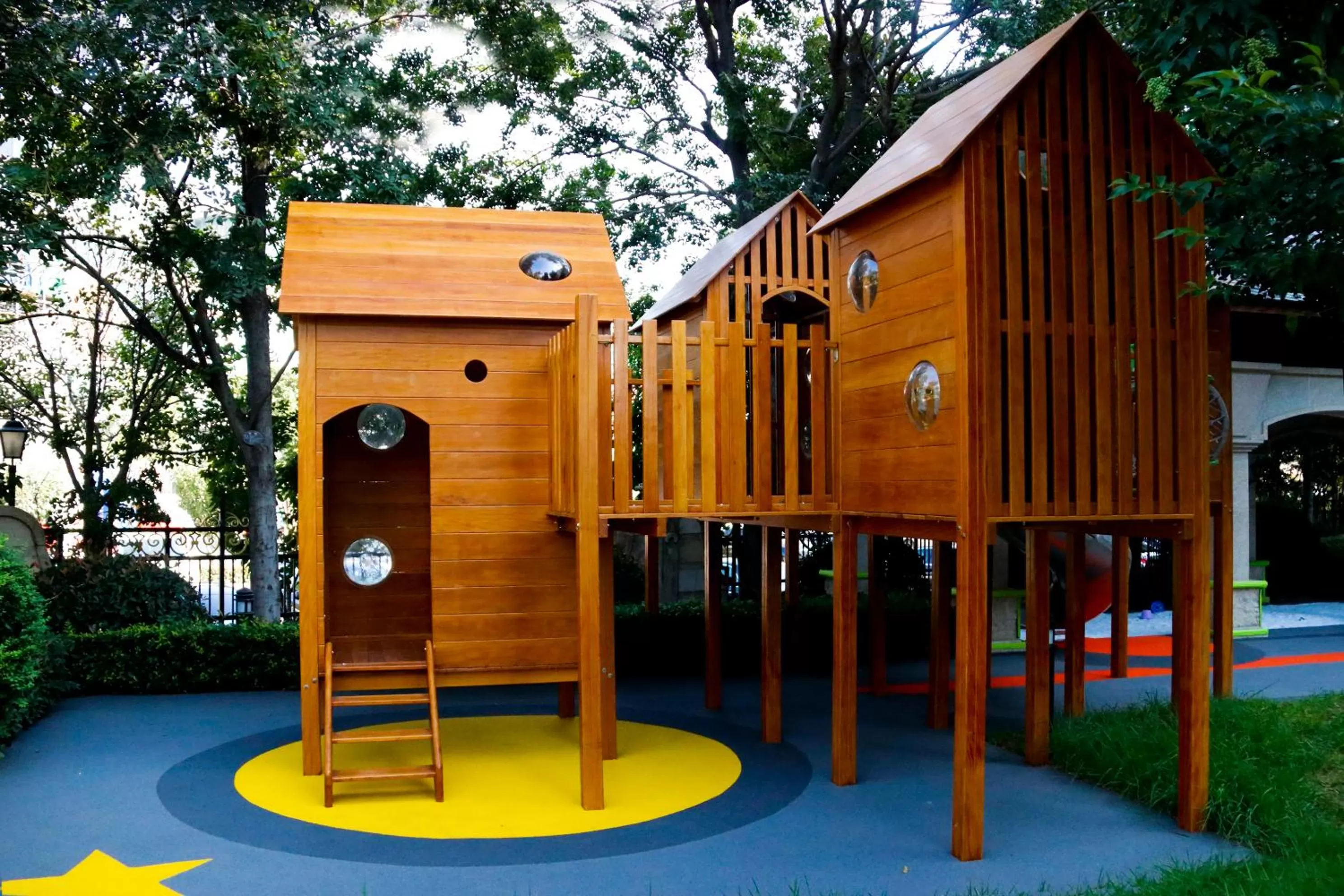 Children play ground in Wyndham Qingdao l Free Fixed-Time Shuttle Service Between Hotel and Airport & North Railway Station l Outdoor Children's Amusement Park l 1-Hour Play Snooker or Table Tennis