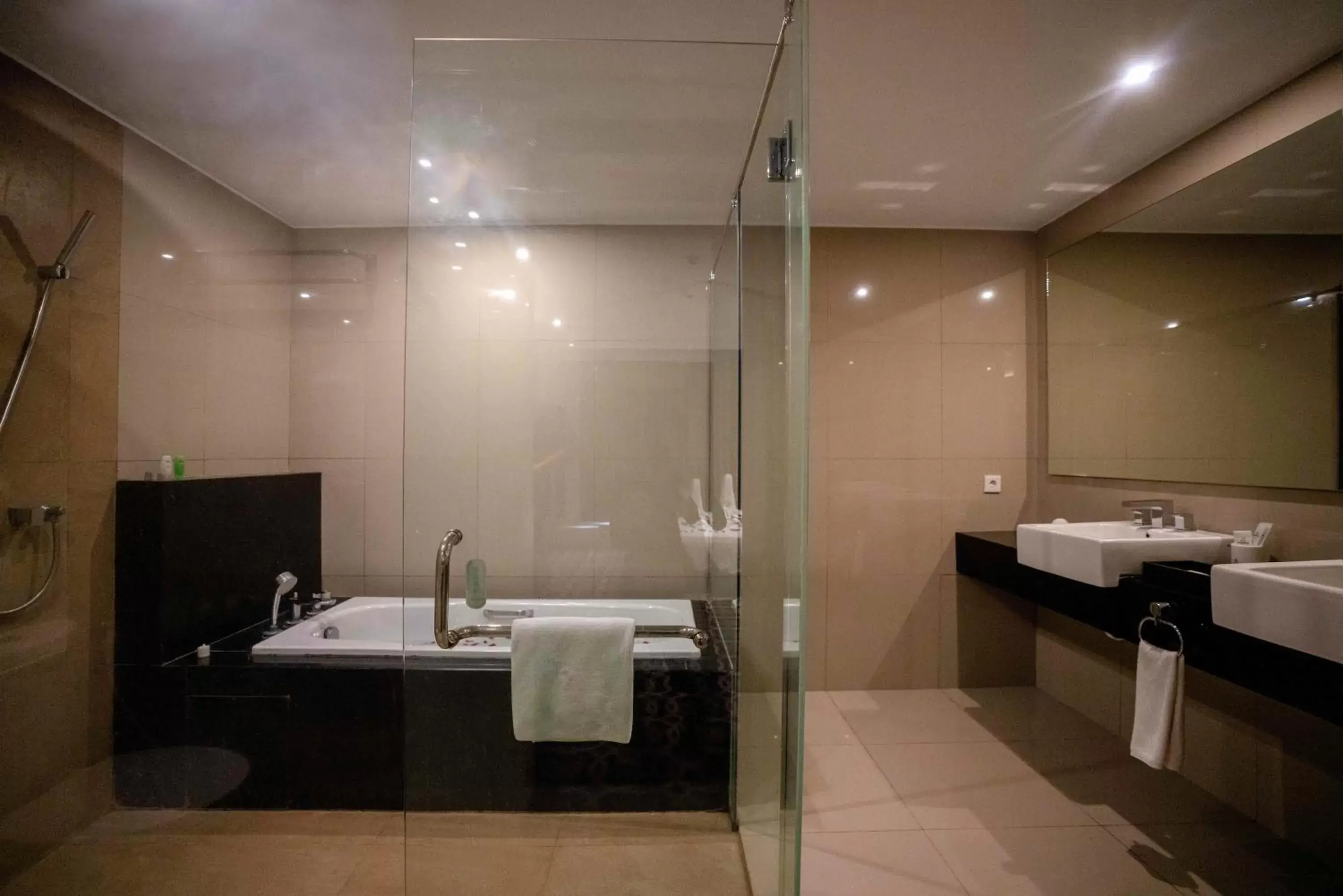 Bathroom in Grandia Hotel