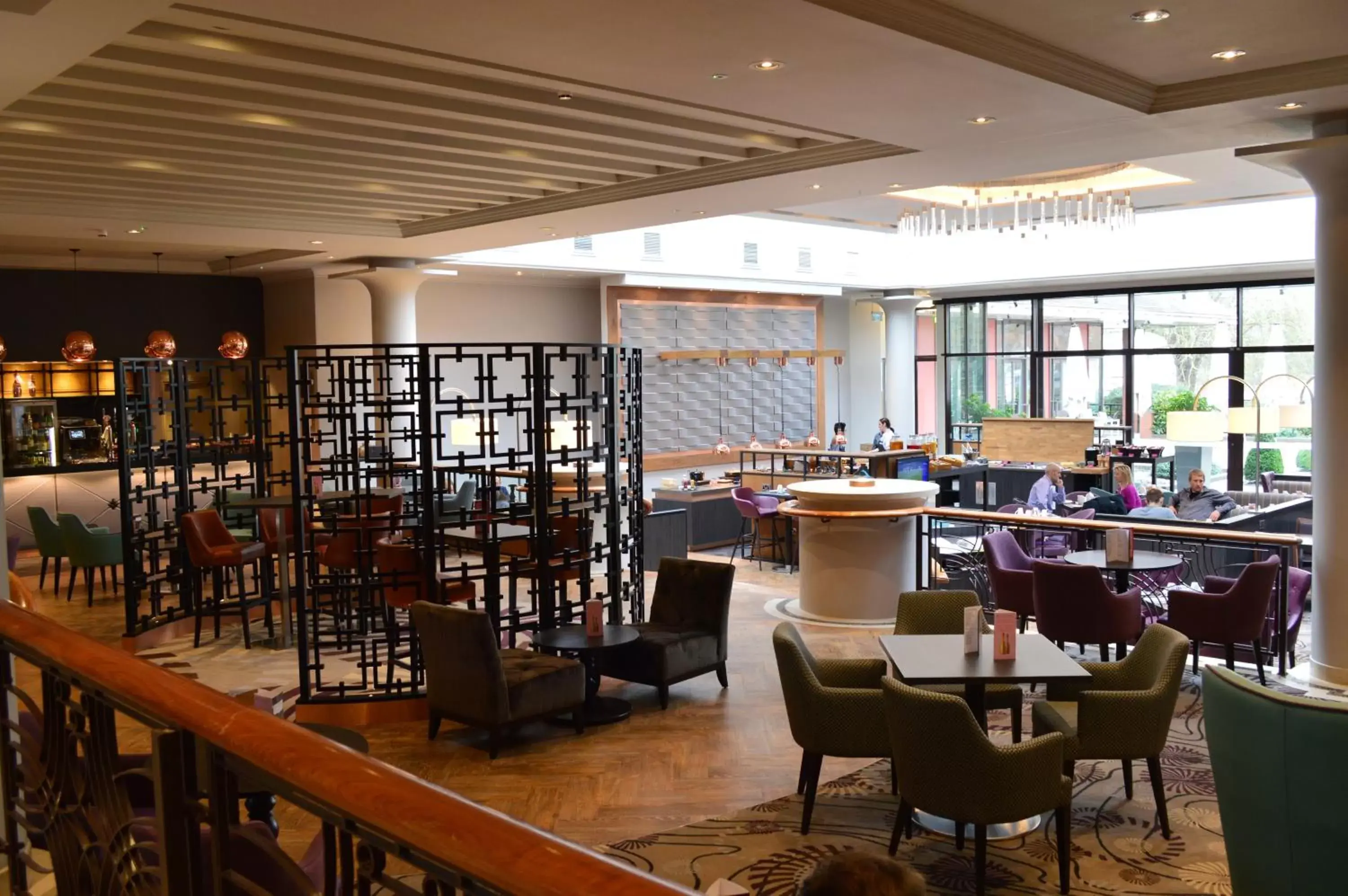 Restaurant/places to eat in Crowne Plaza Reading
