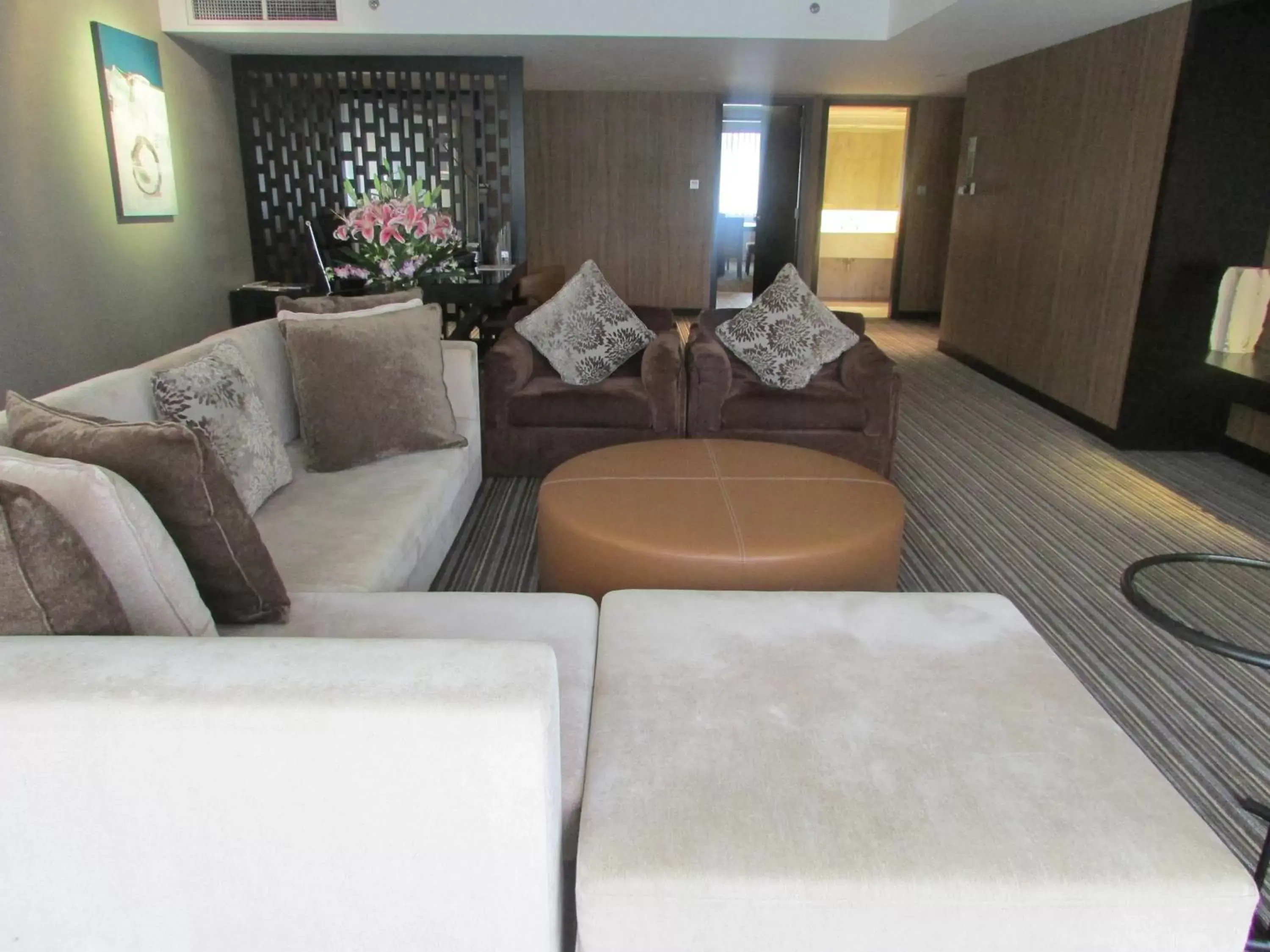 Living room, Seating Area in Concorde Hotel Singapore