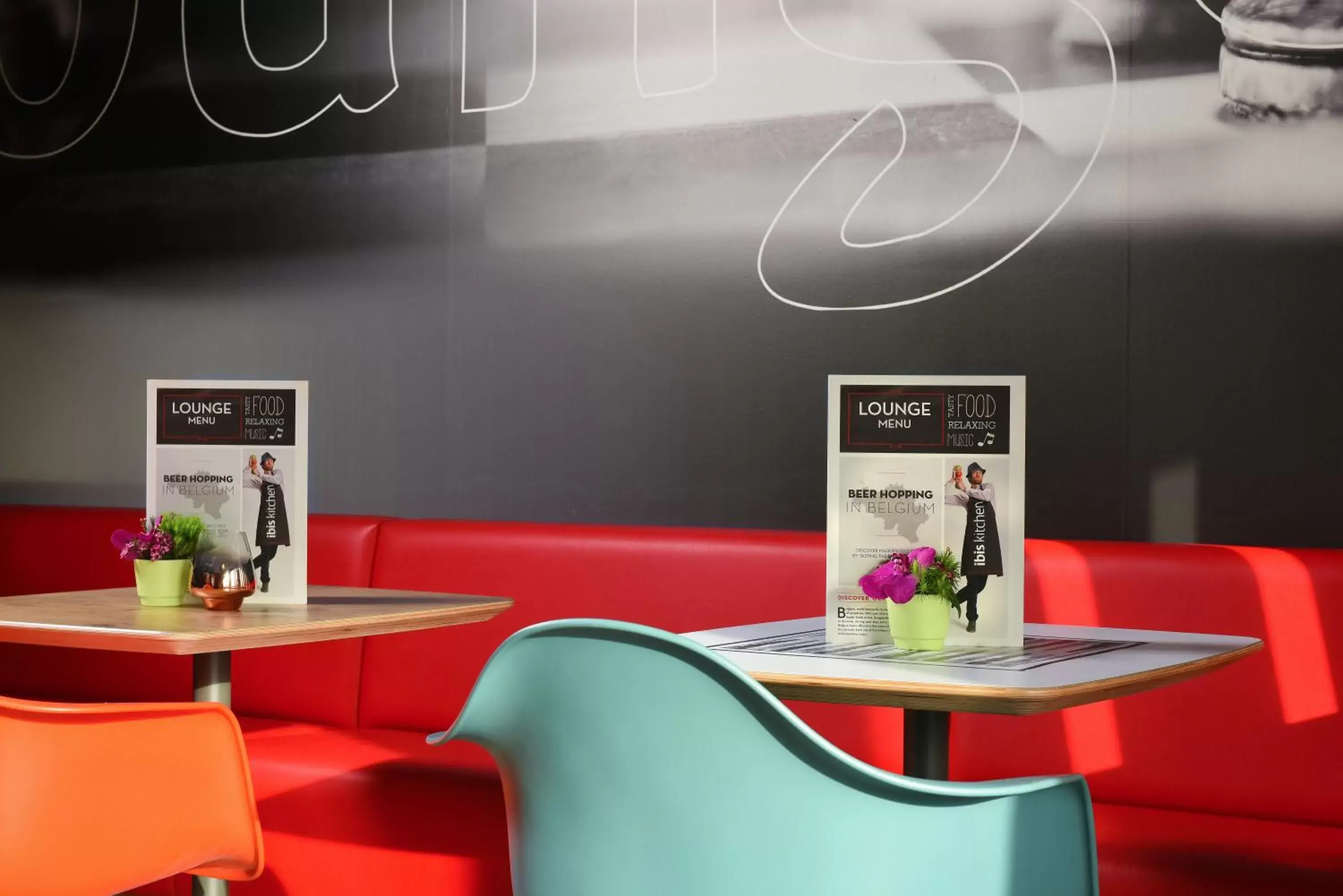 Lounge or bar in ibis Charleroi Airport Brussels South