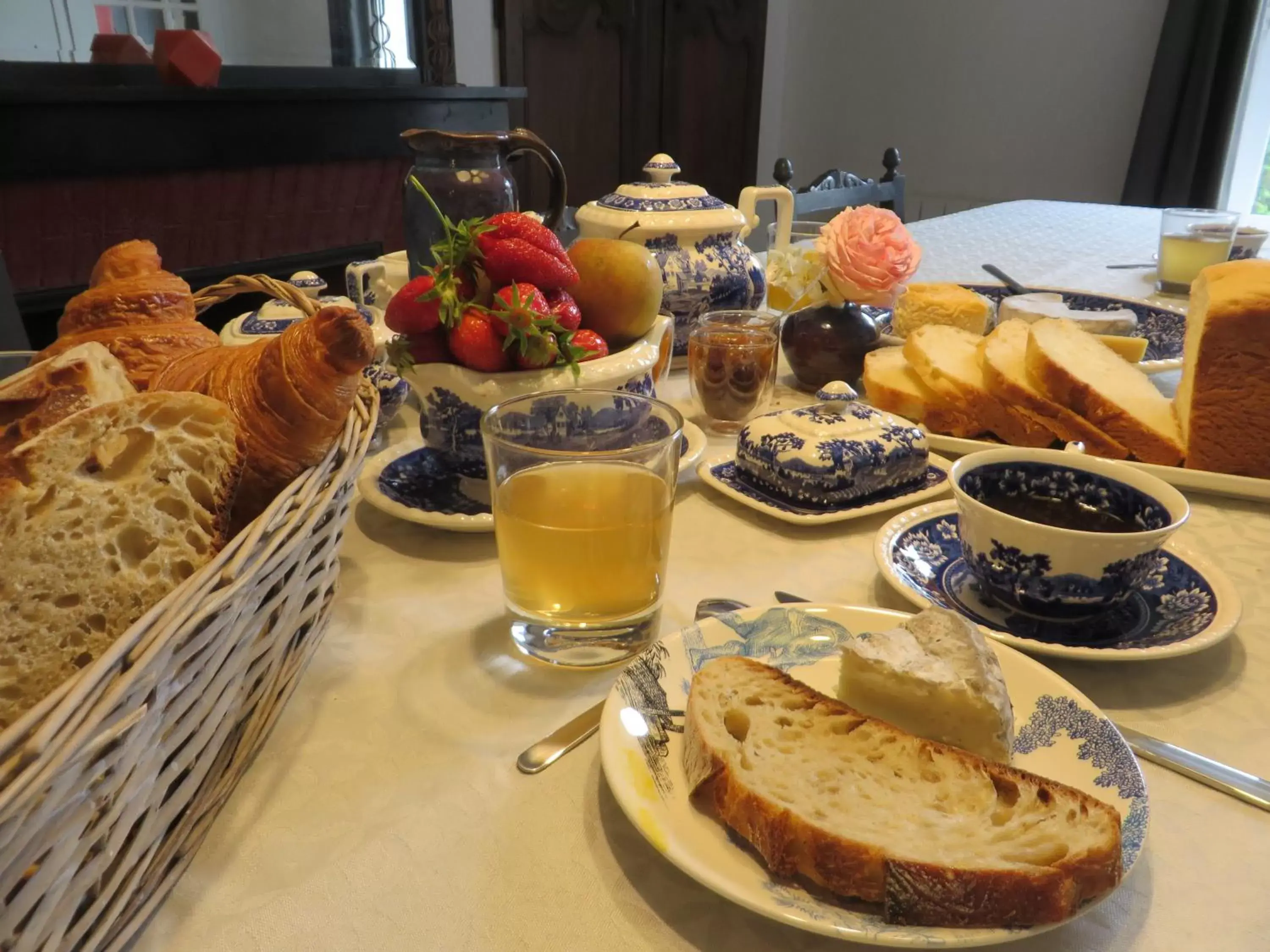 Continental breakfast, Breakfast in Chambres d'Hôtes L’Échappée Belle