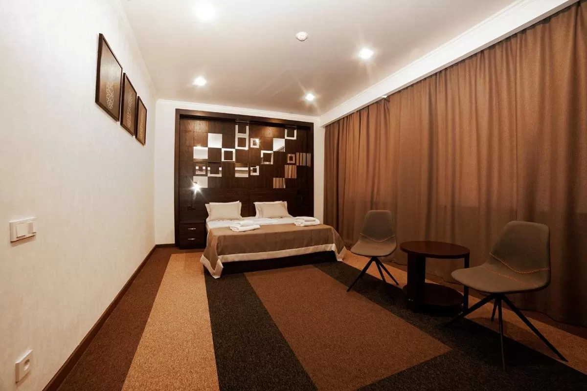 Photo of the whole room in Meridian