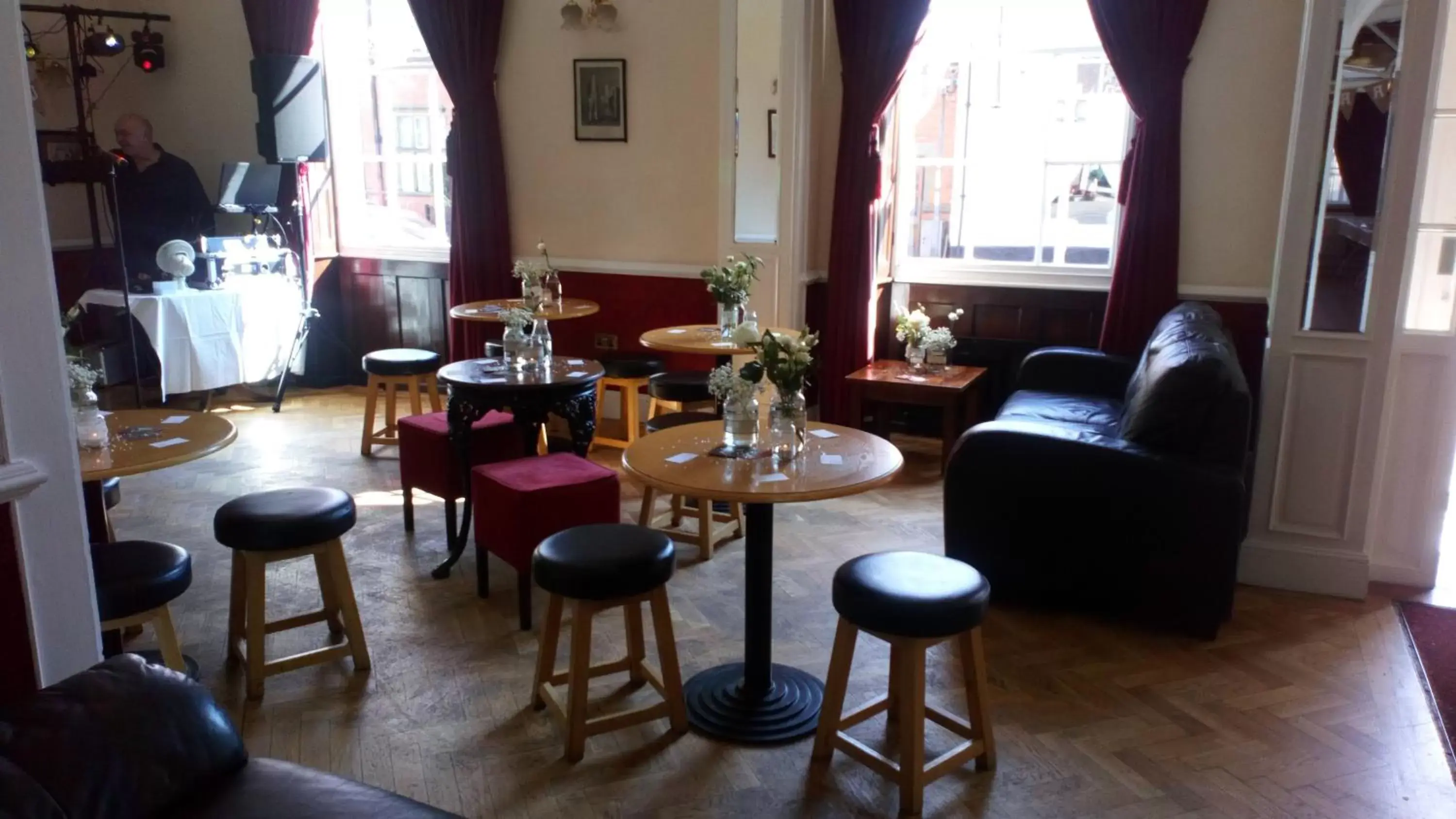 Seating Area in The Londesborough Arms bar with en-suite rooms