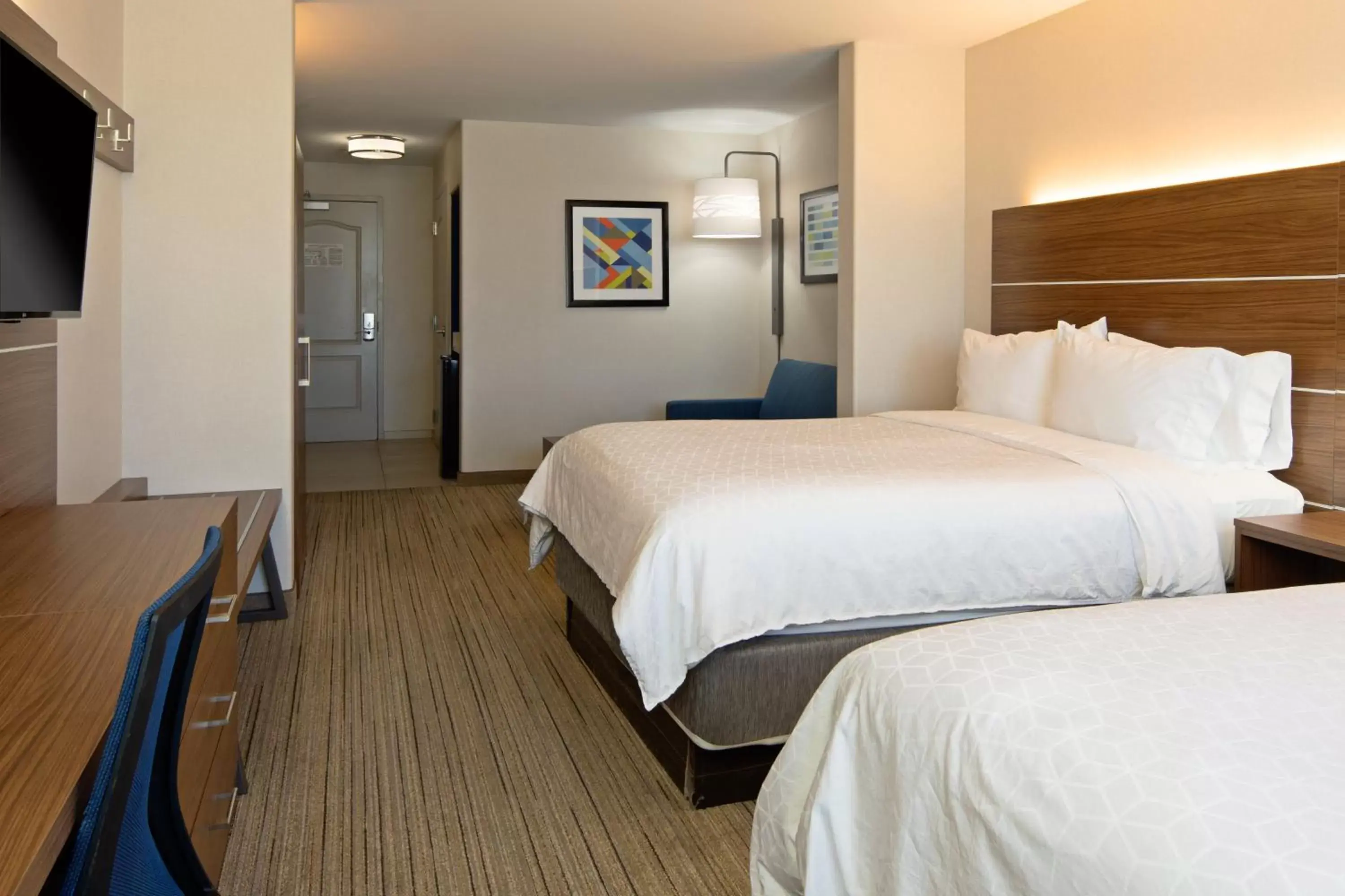 Photo of the whole room, Bed in Holiday Inn Express Fresno South, an IHG Hotel