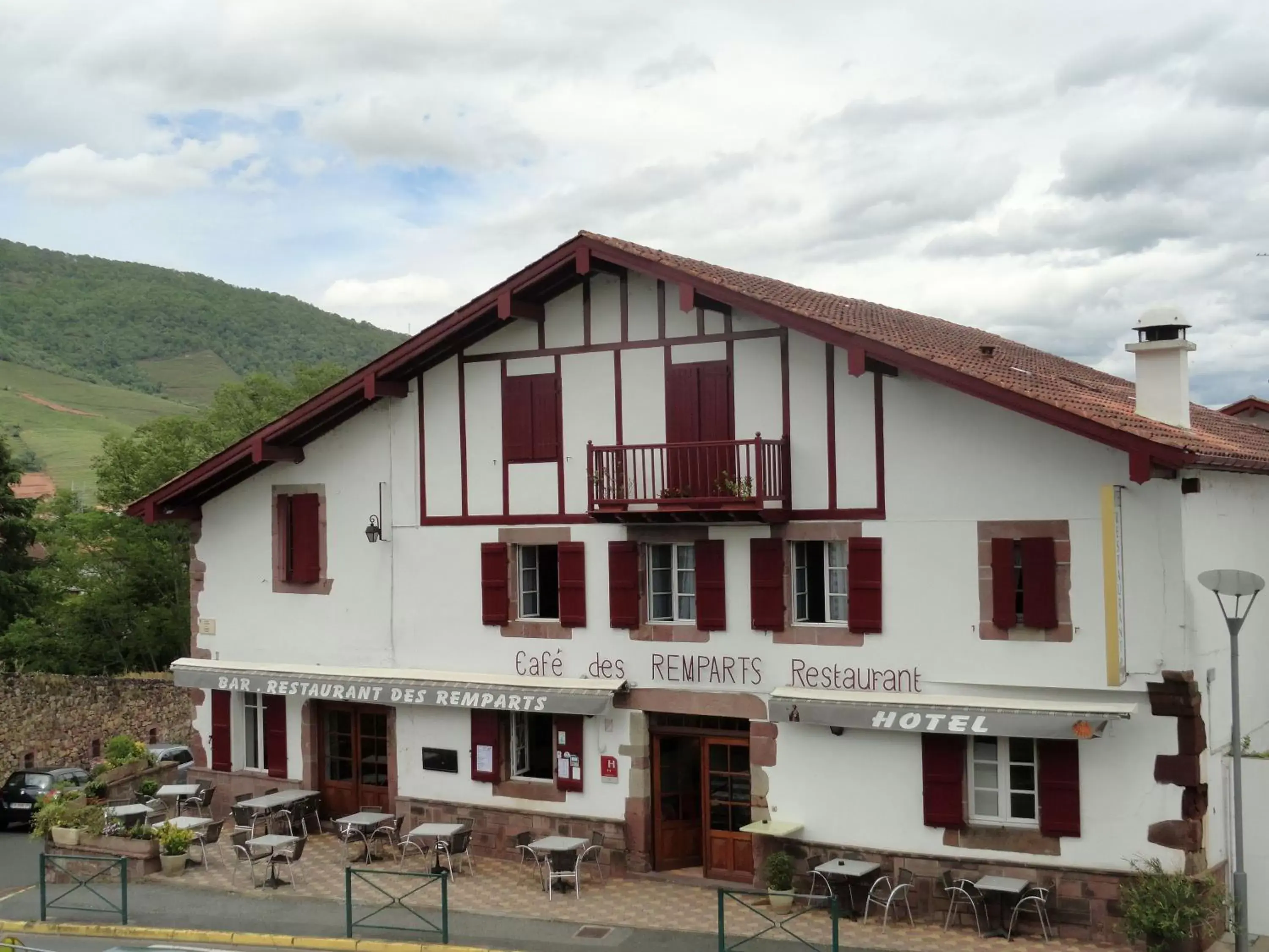 Facade/entrance, Property Building in Hotel des Remparts