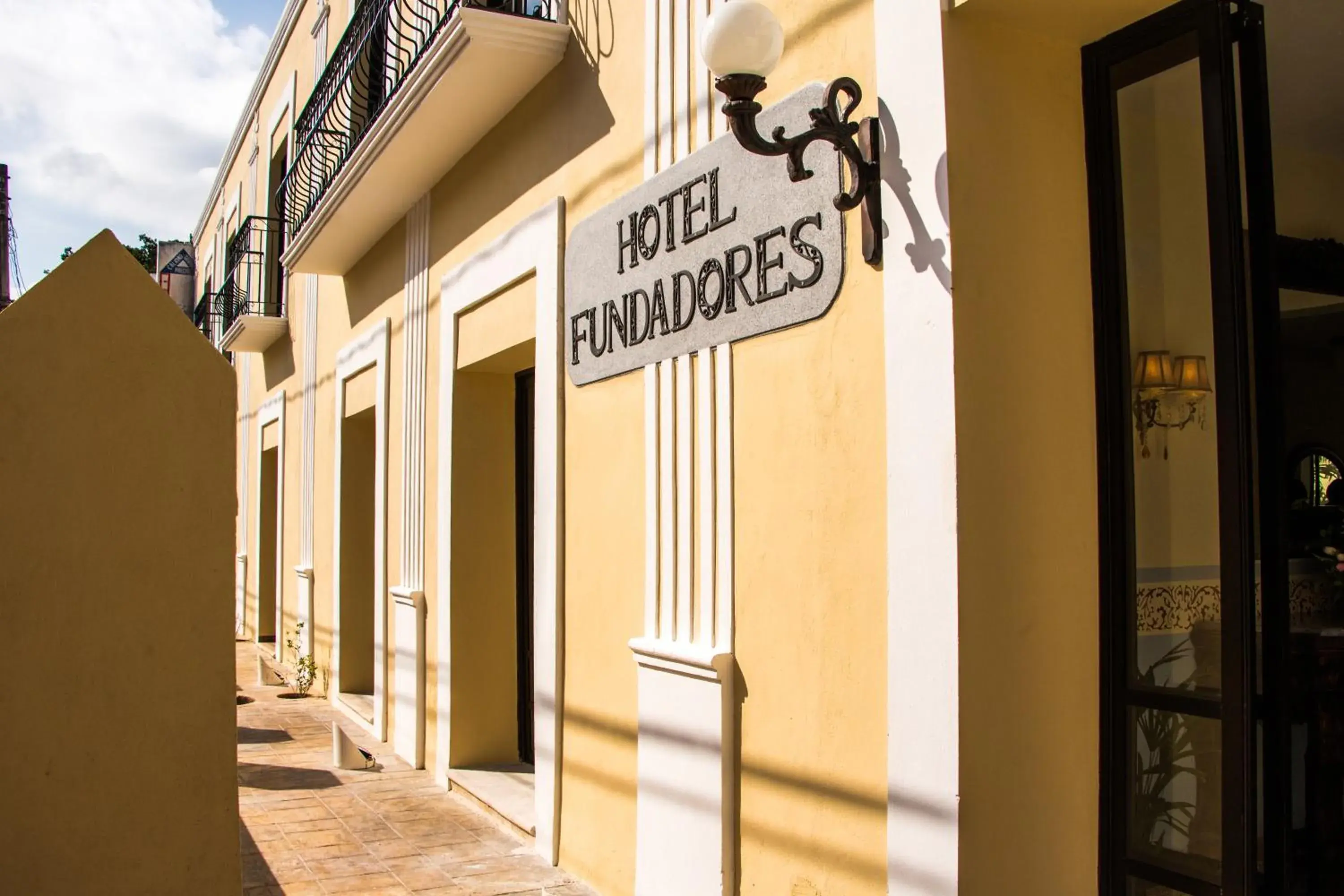 Facade/entrance in Hotel Fundadores