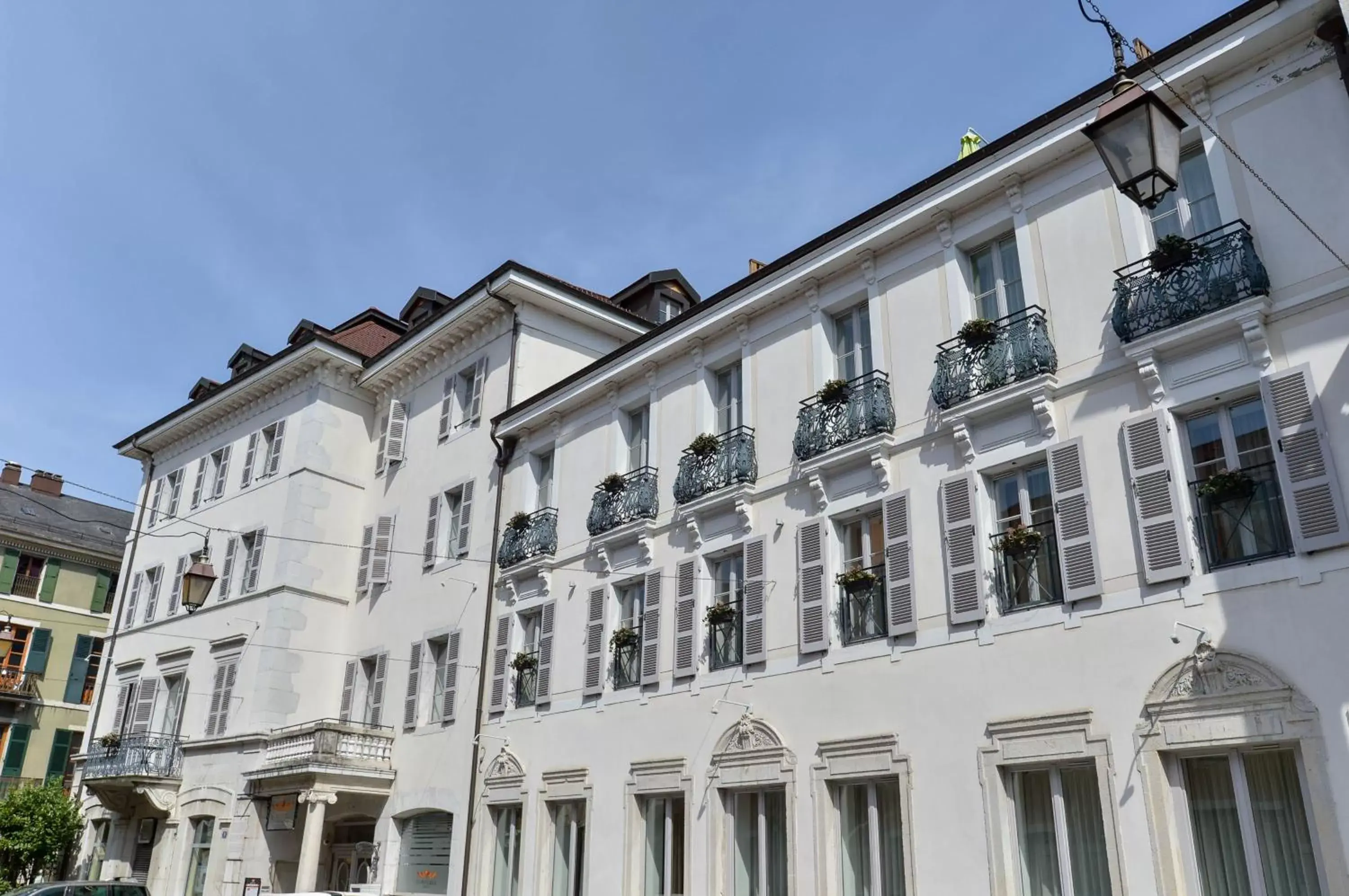 Facade/entrance, Property Building in Privilodges Le Royal - Apparthotel