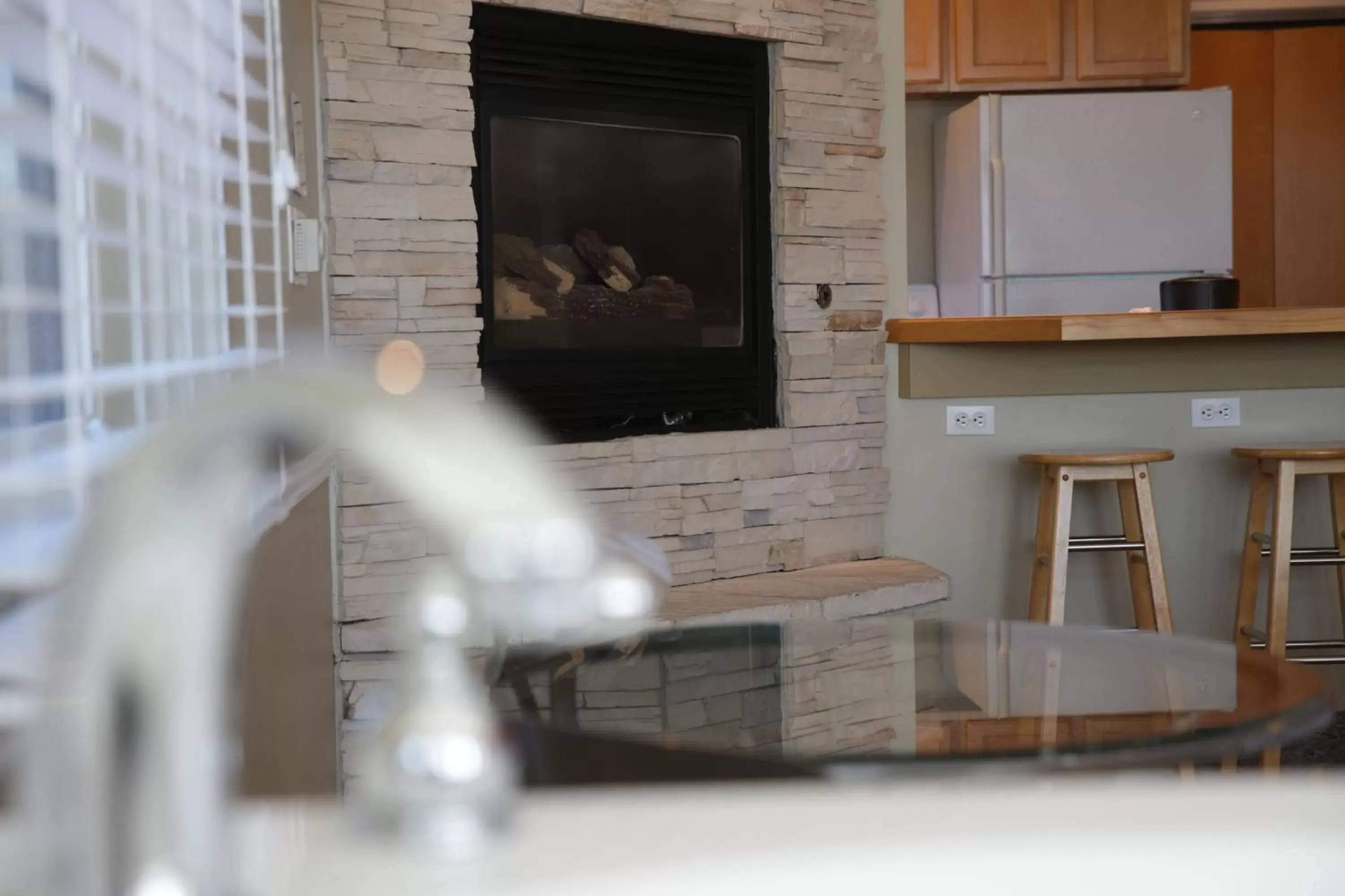 Photo of the whole room, TV/Entertainment Center in Weathervane Inn