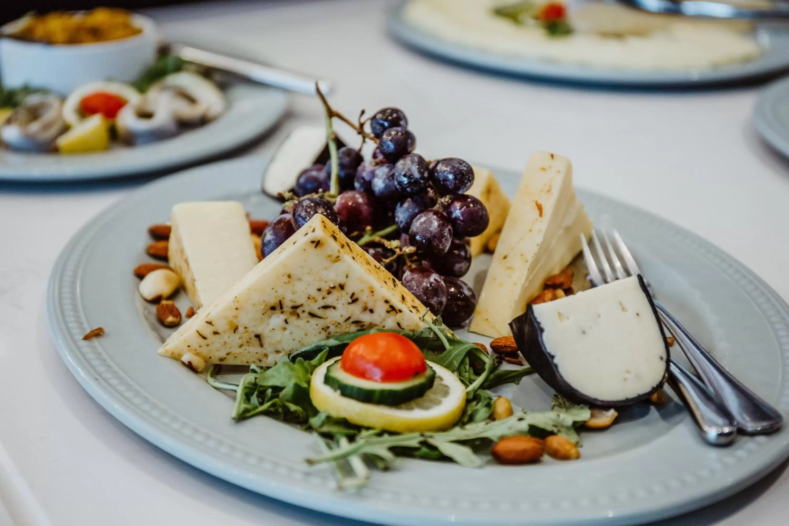 Restaurant/places to eat in Belaire Suites Hotel