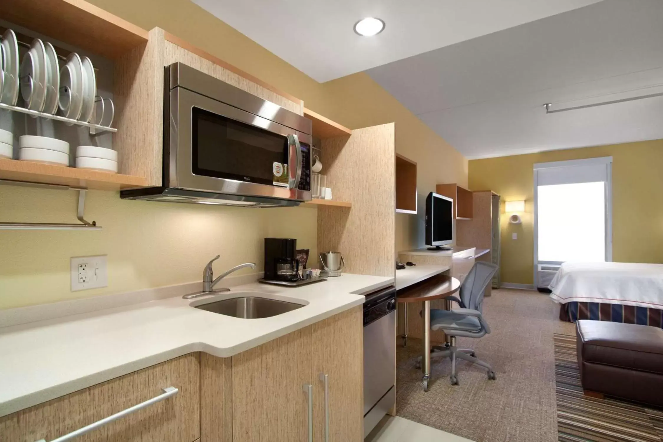Bedroom, Kitchen/Kitchenette in Home2 Suites by Hilton - Oxford