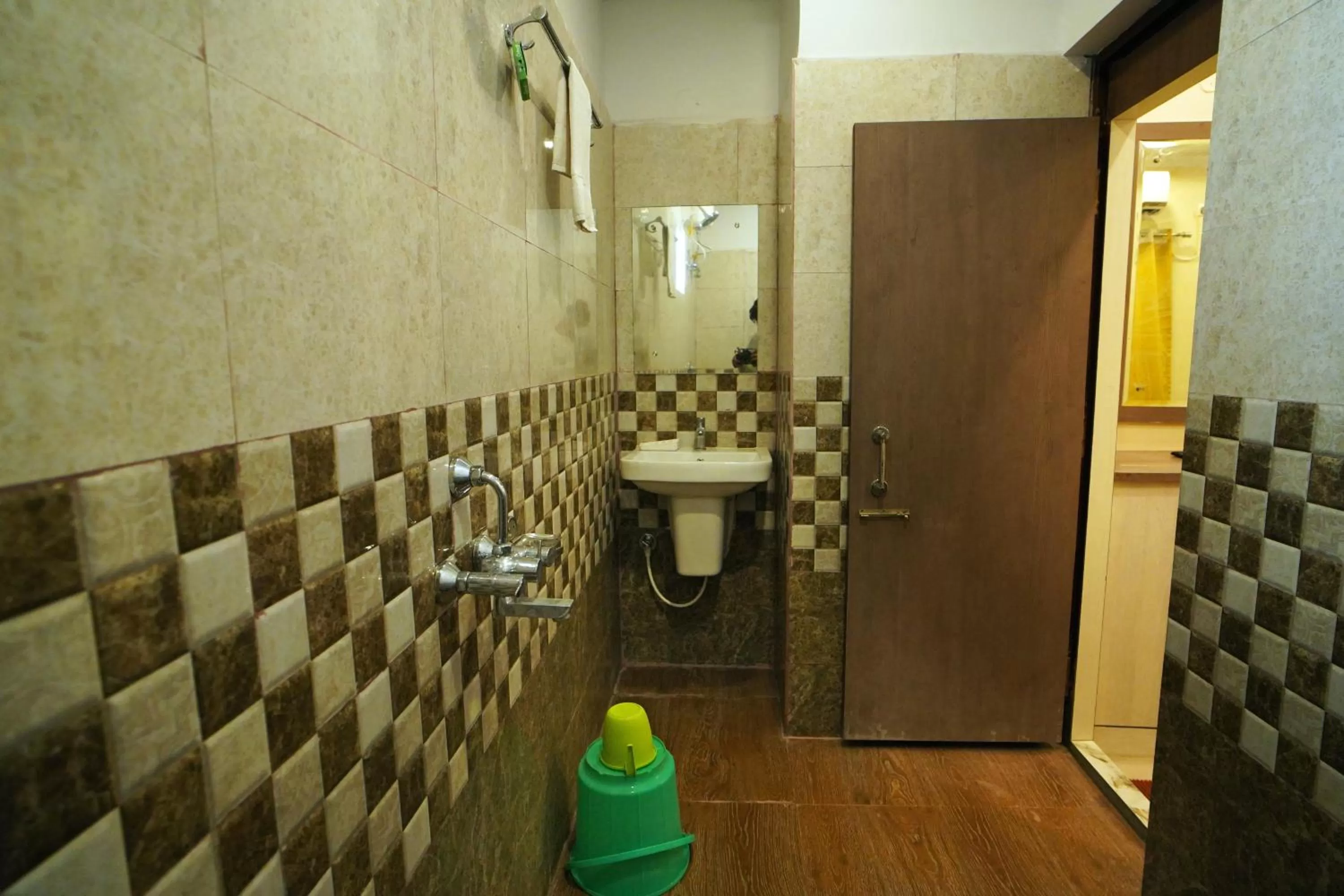 Shower, Bathroom in Royal Sea View