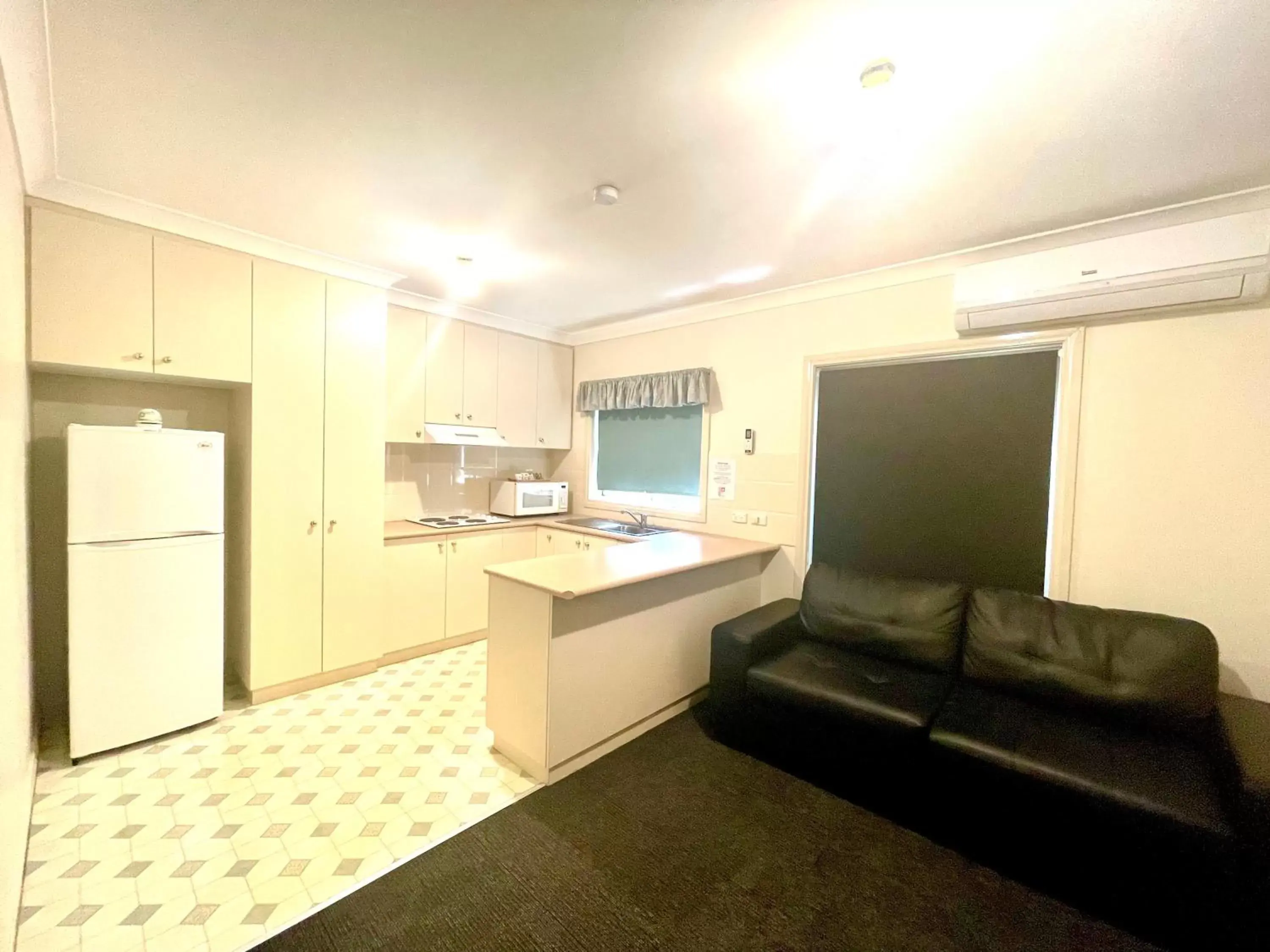 Kitchen or kitchenette in Golfview Motor Inn Kitchen or kitchenette in Golfview Motor Inn