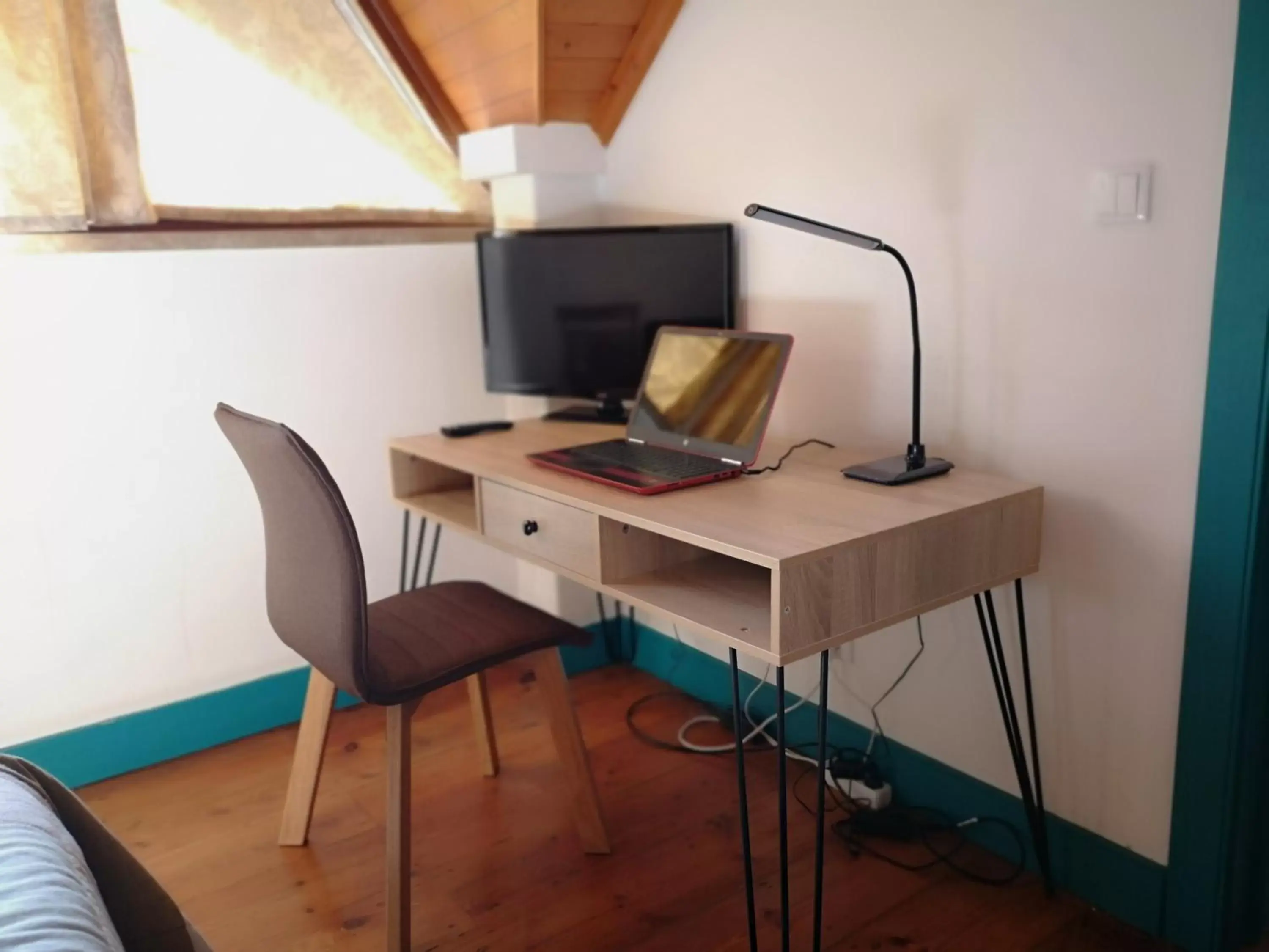 Seating area, TV/Entertainment Center in Guest House Villa dos Poetas