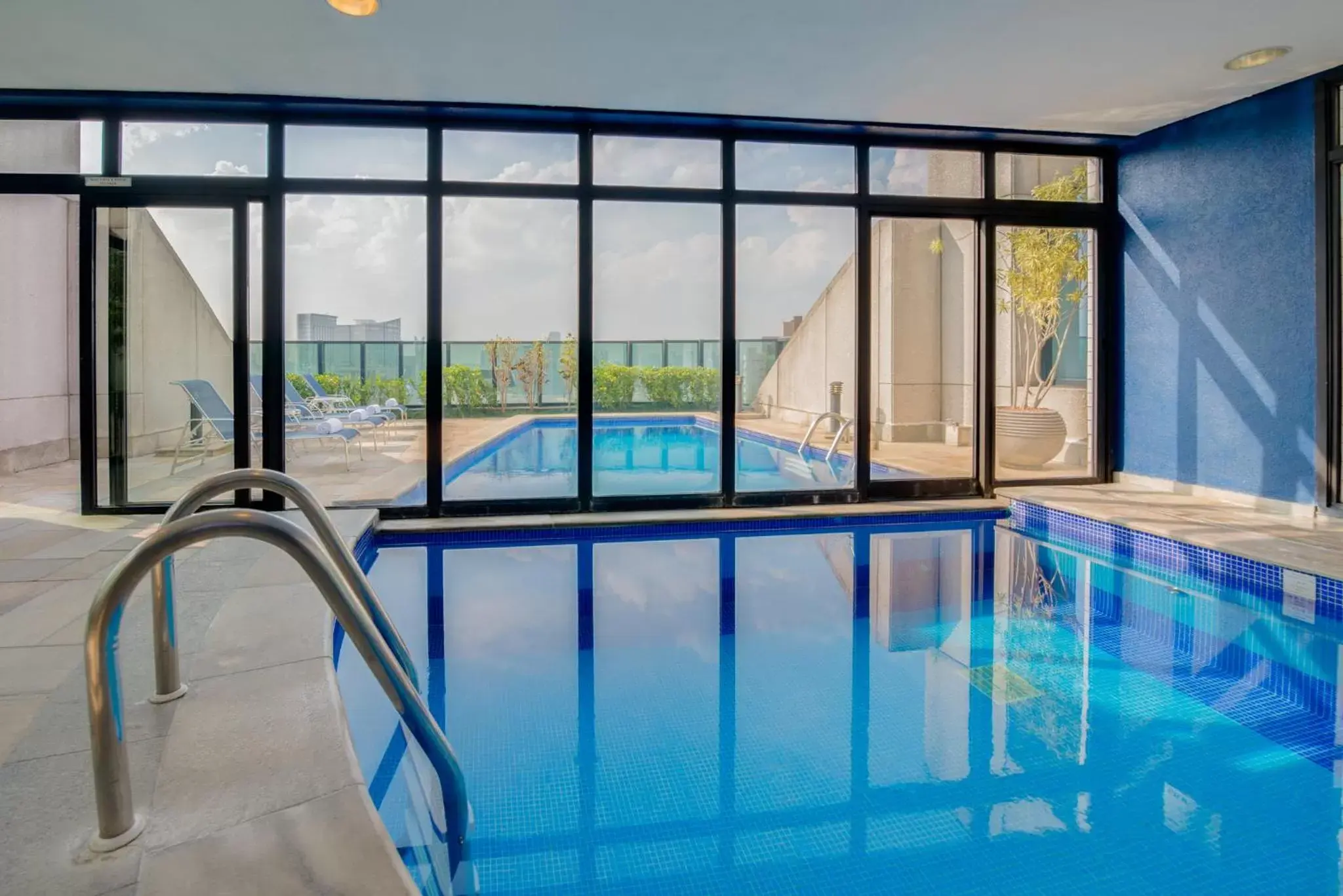 Swimming Pool in Blue Tree Premium Morumbi